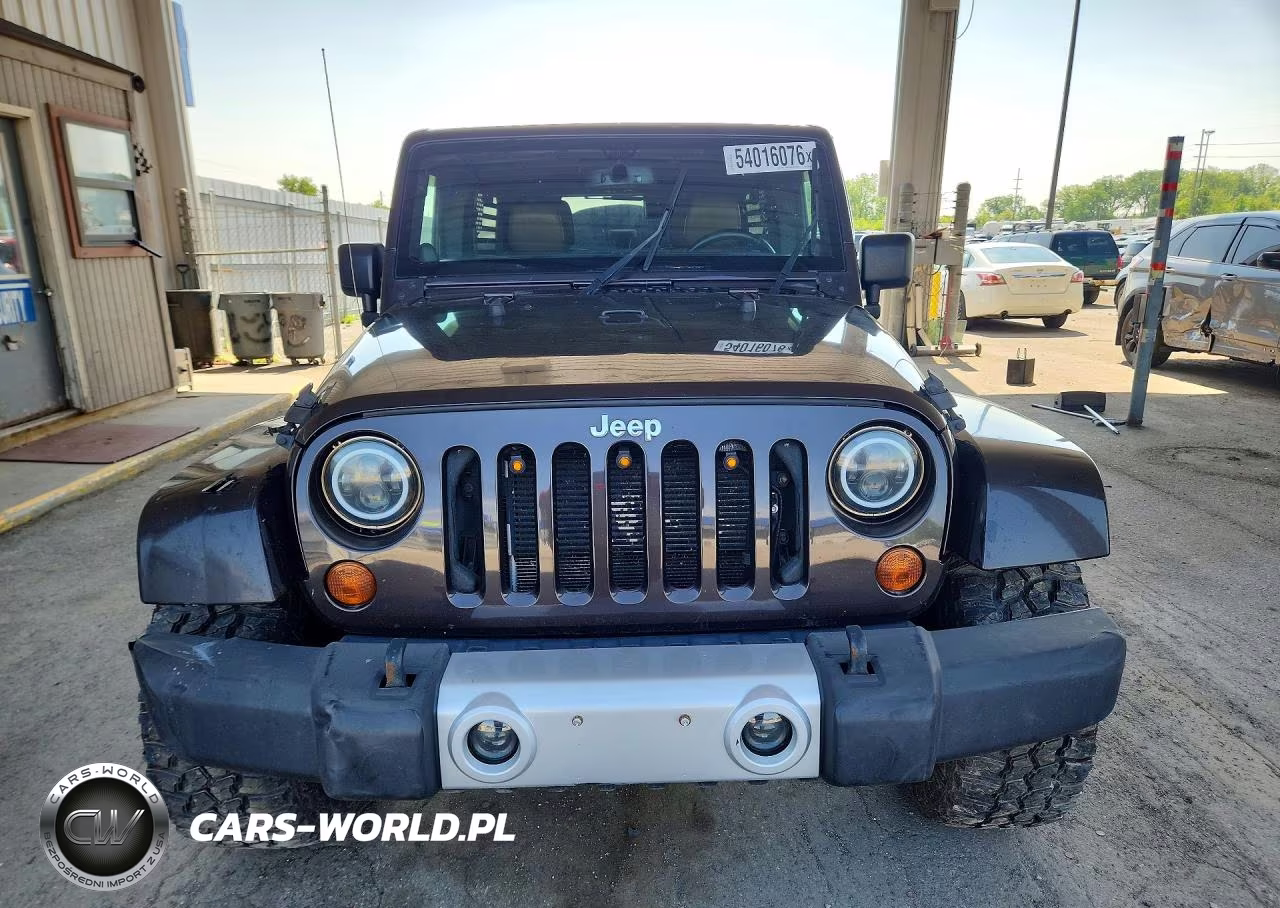 2013 Jeep Wrangler Unlimited Sahara VIN:1C4BJWEGXDL687930 - 5