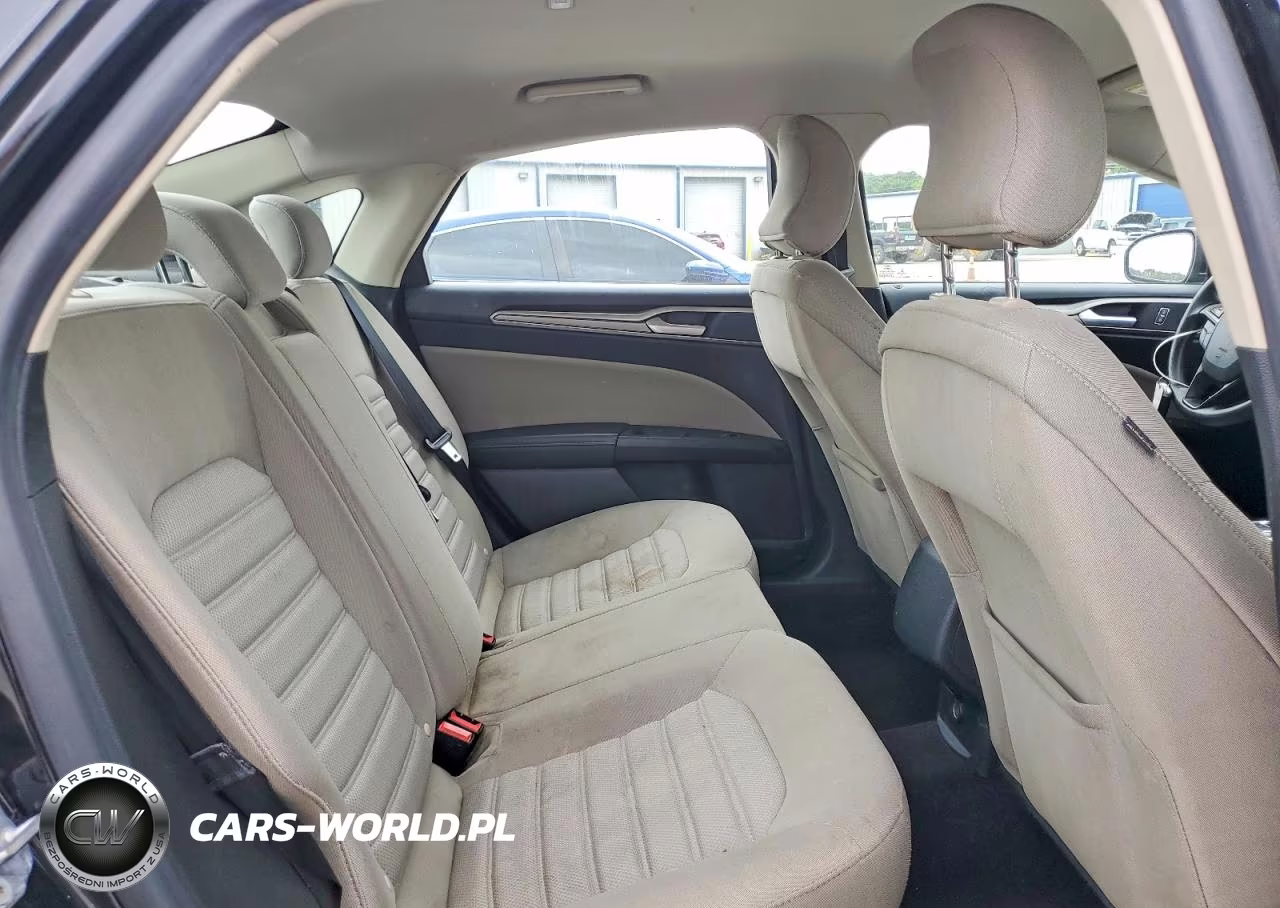 2019 Ford Fusion S VIN:3FA6P0G78KR160984 - 10