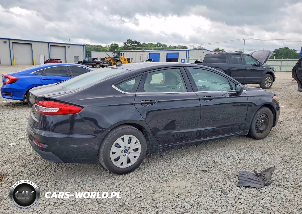 2019 Ford Fusion S VIN:3FA6P0G78KR160984 - 3