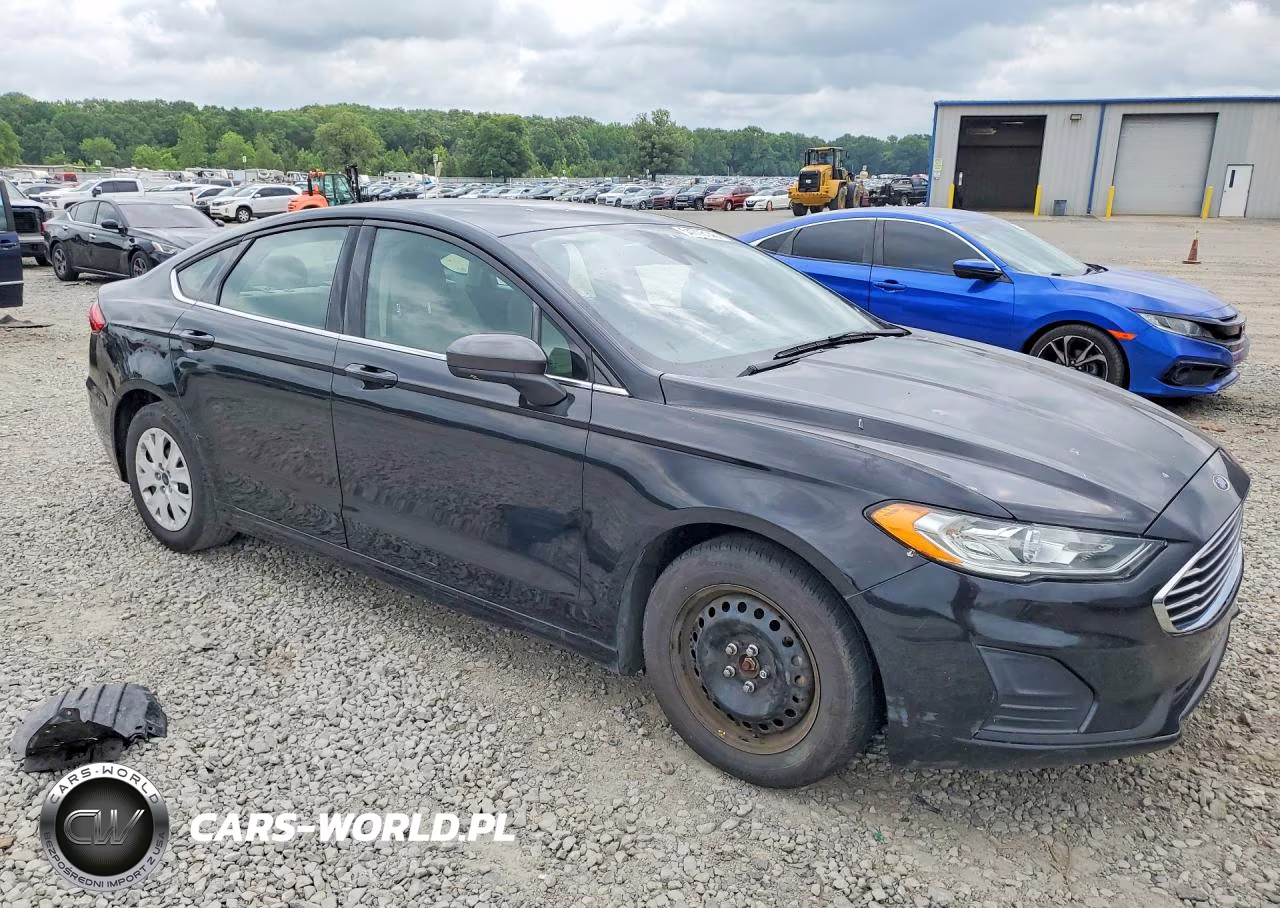 2019 Ford Fusion S VIN:3FA6P0G78KR160984 - 4