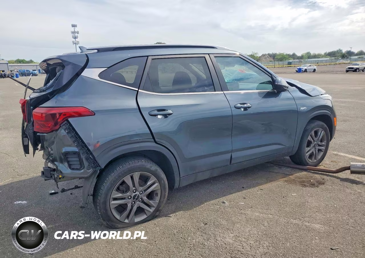2023 Kia Seltos S VIN:KNDEUCAA7P7460003 - 3