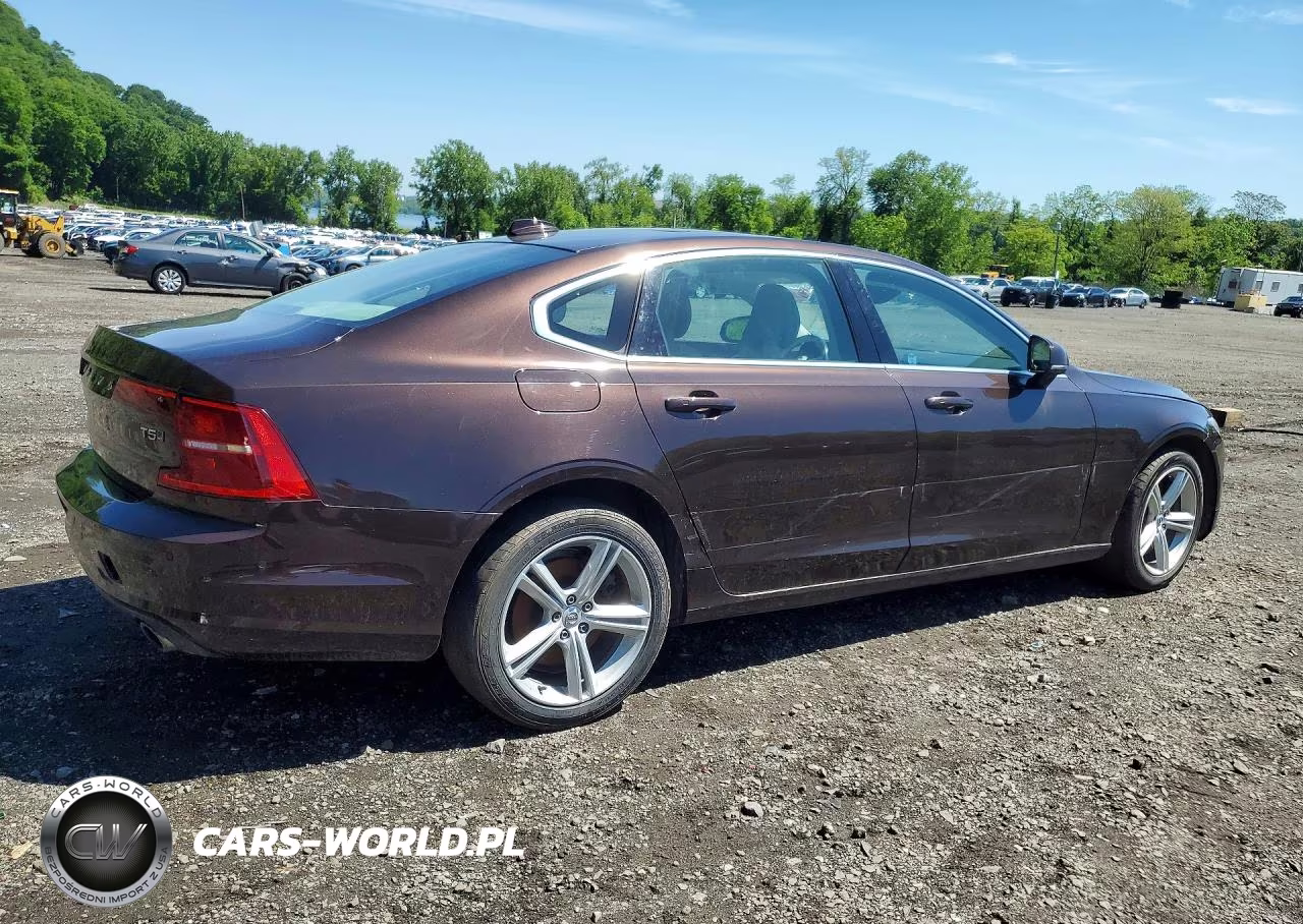 2018 Volvo S90 T5 Momentum VIN:LVY982MK1JP026745 - 3