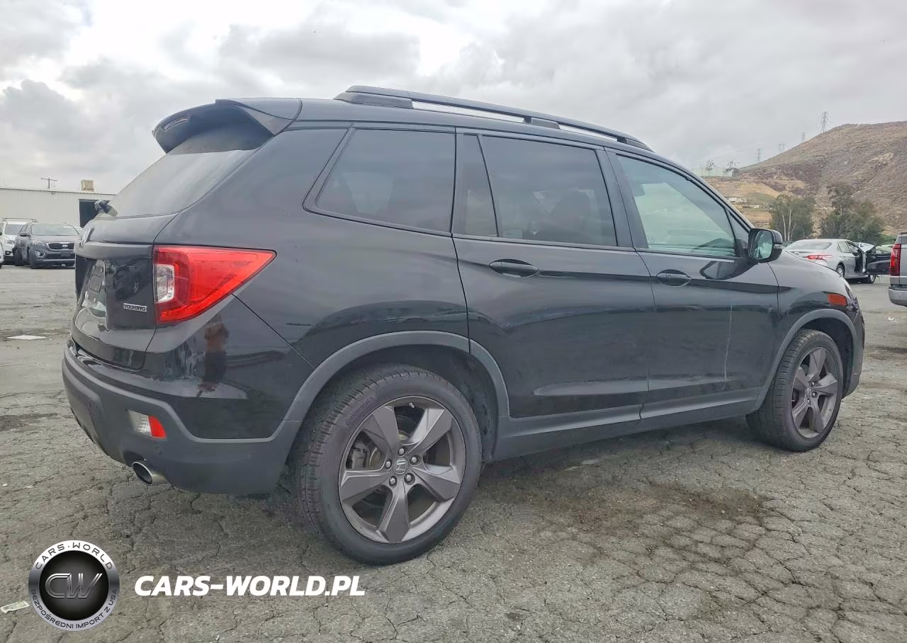 2021 Honda Passport Touring VIN:5FNYF7H91MB006054 - 3