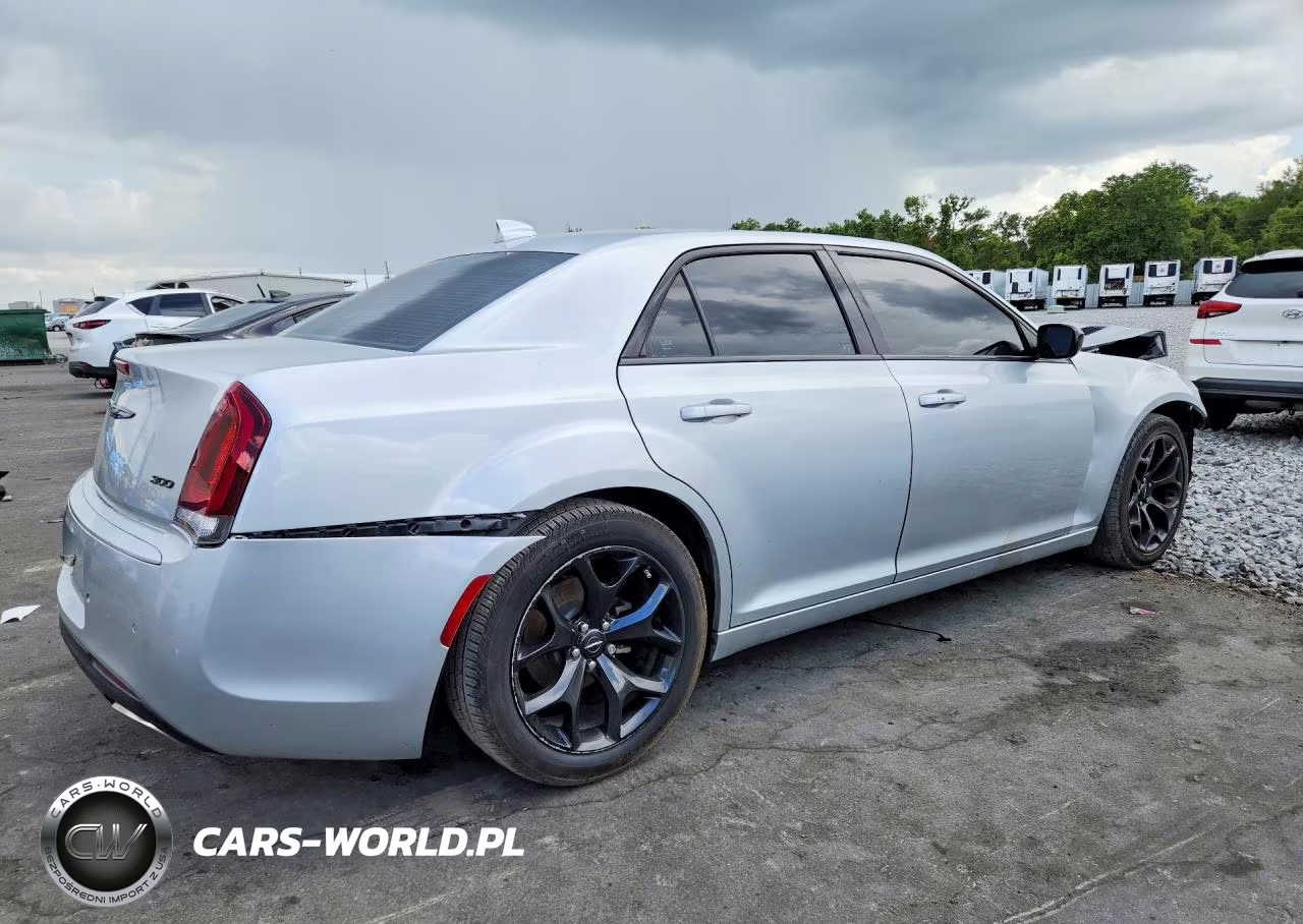 2022 Chrysler 300 Touring VIN:2C3CCAAG9NH209895 - 3