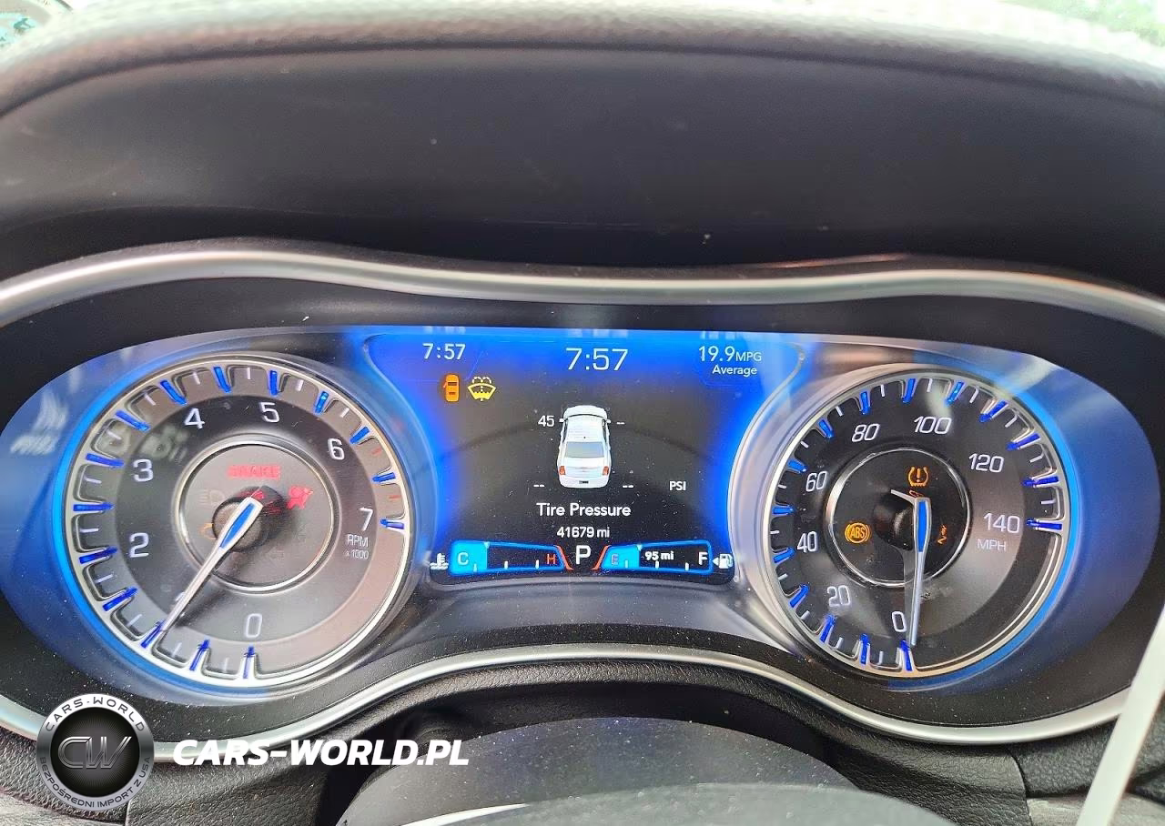 2022 Chrysler 300 Touring VIN:2C3CCAAG9NH209895 - 9