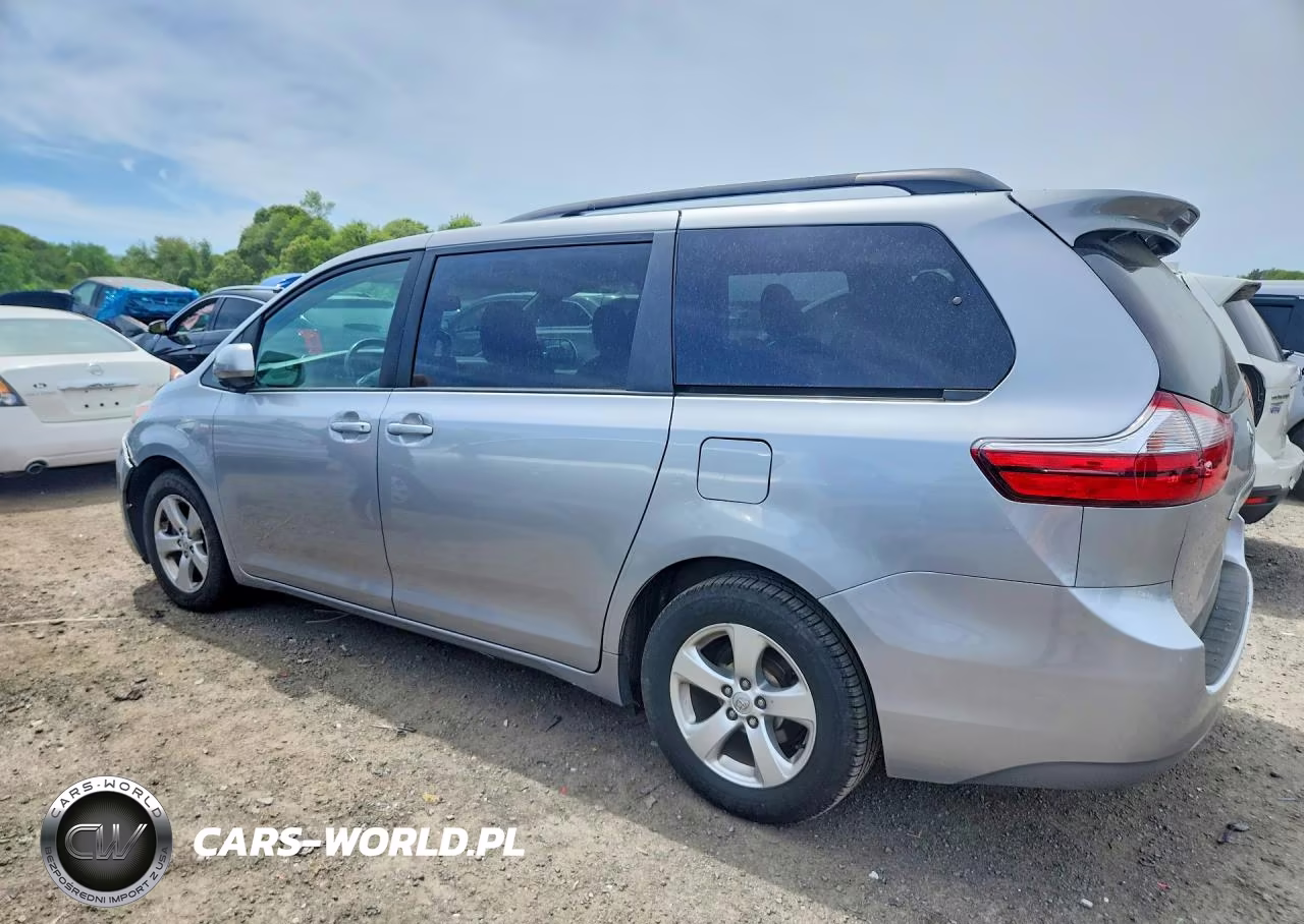 2017 Toyota Sienna Le VIN:5TDKZ3DC7HS875654 - 2
