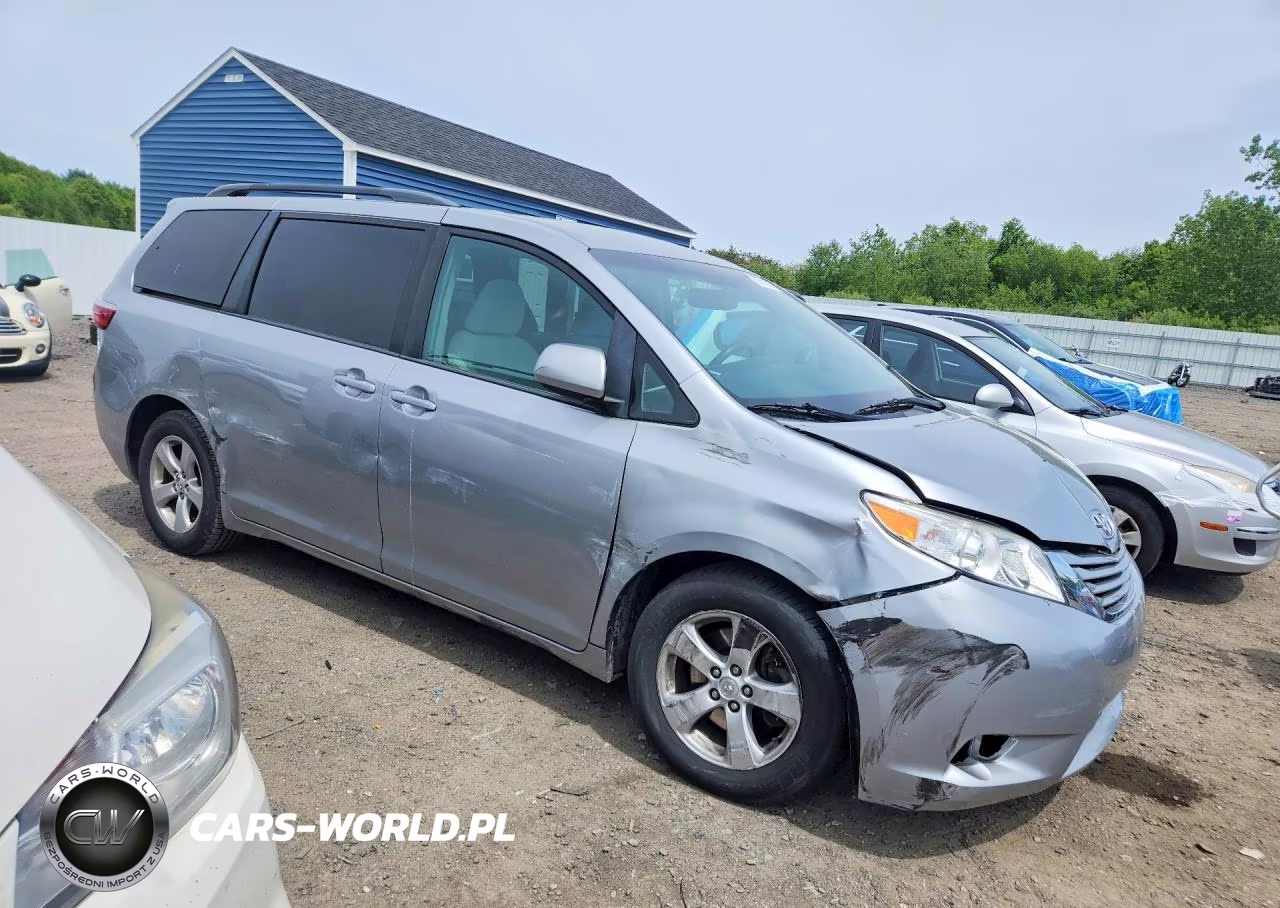 2017 Toyota Sienna Le VIN:5TDKZ3DC7HS875654 - 4