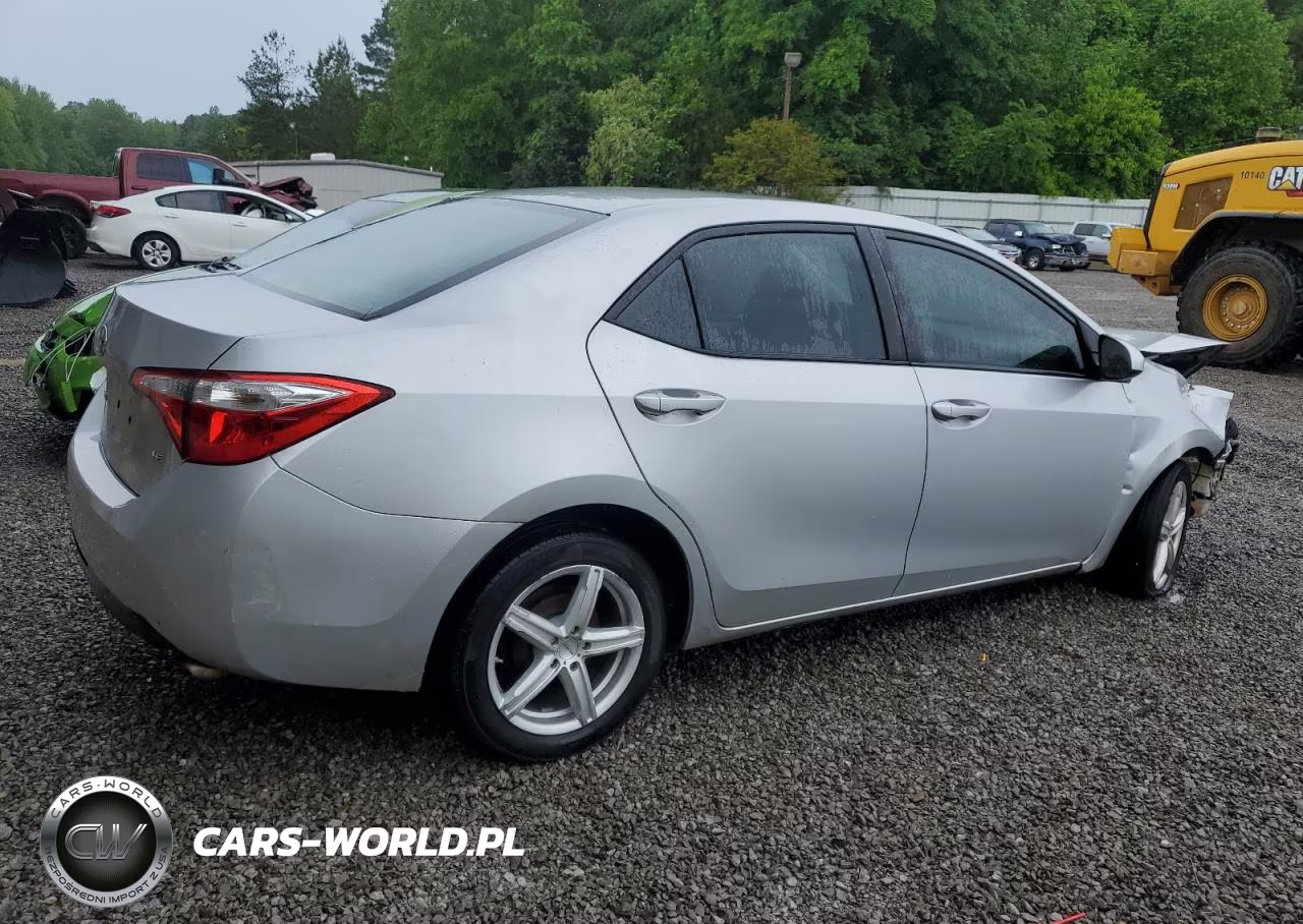 2015 Toyota Corolla Le VIN:5YFBURHE5FP327820 - 3