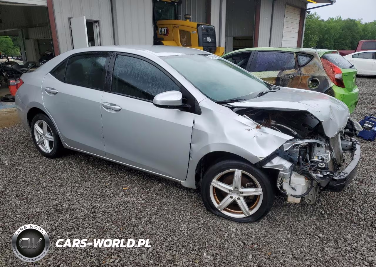 2015 Toyota Corolla Le VIN:5YFBURHE5FP327820 - 4