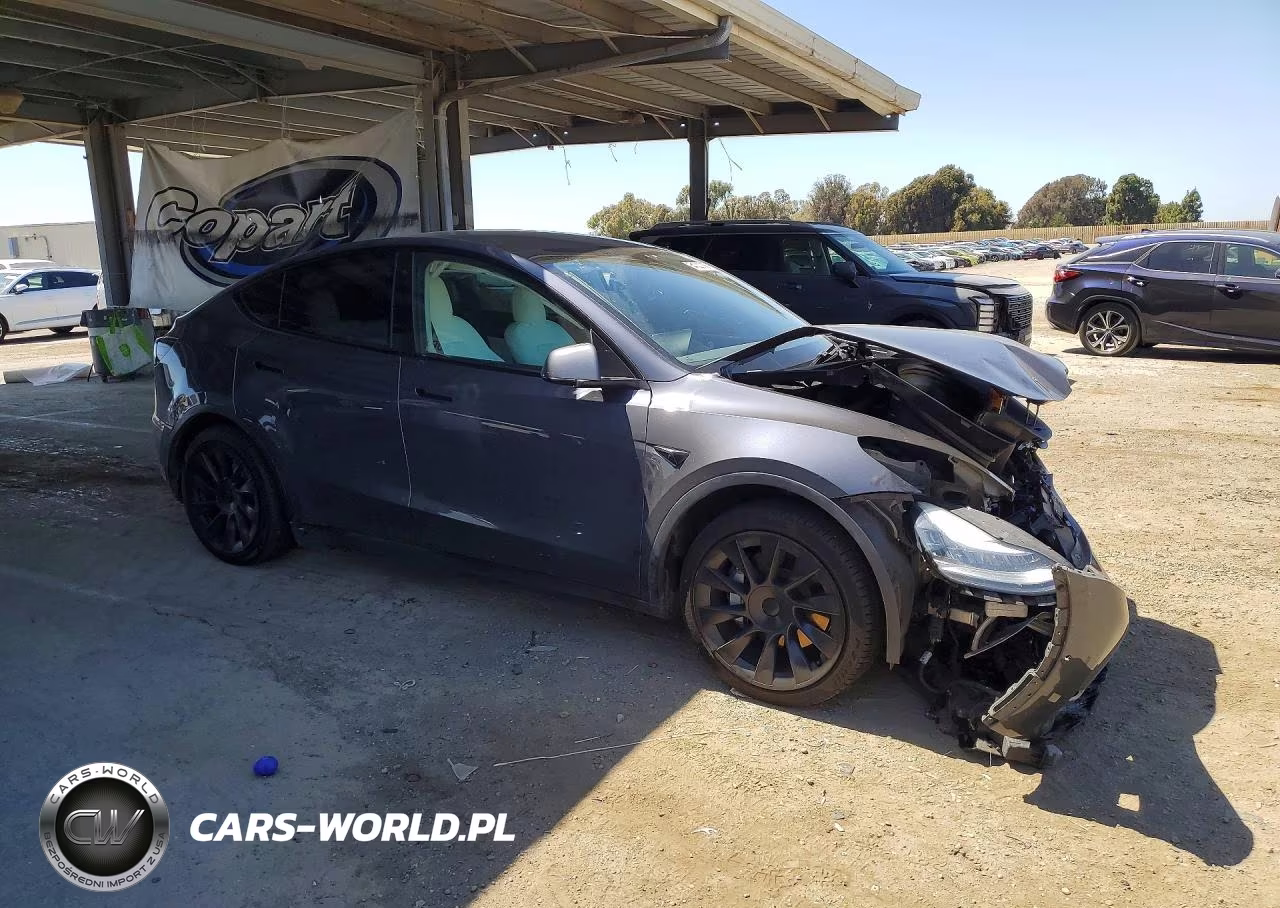 2020 Tesla Model Y VIN:5YJYGDEE3LF014510 - 4