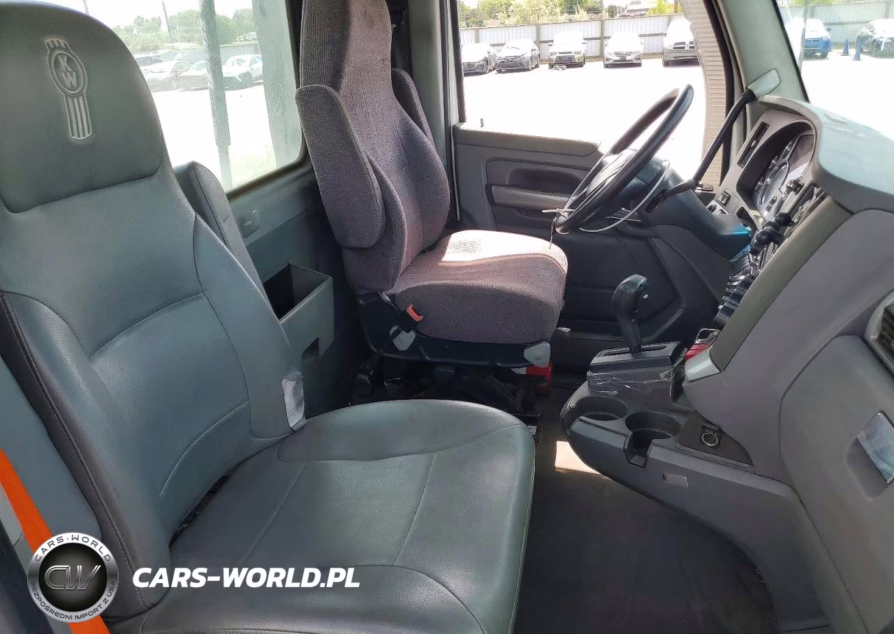 2014 Kenworth Construction T680 VIN:1XKYA48XXEJ402624 - 6