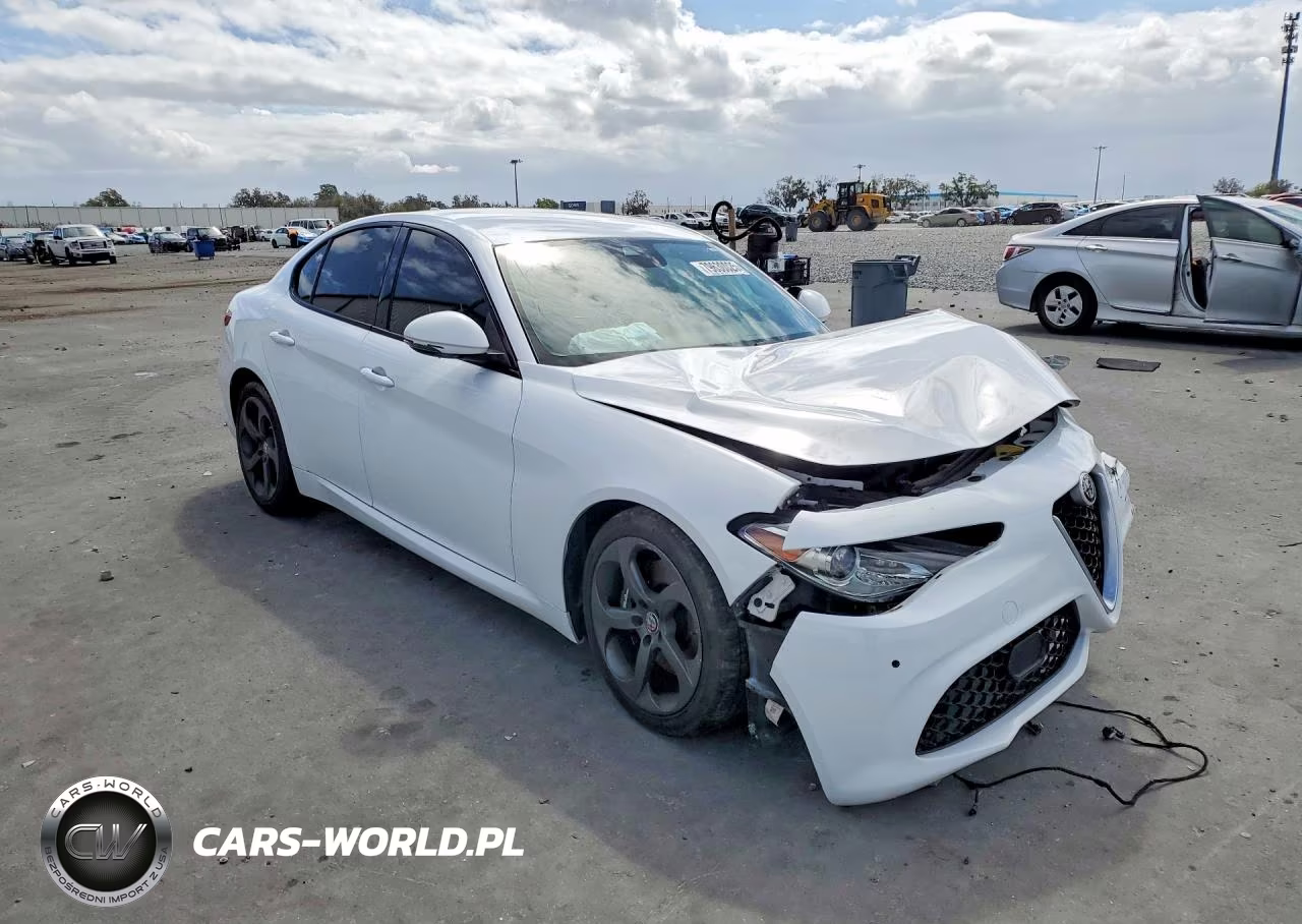 2017 Alfa Romeo Giulia VIN:ZARFAEBN3H7535619 - 4
