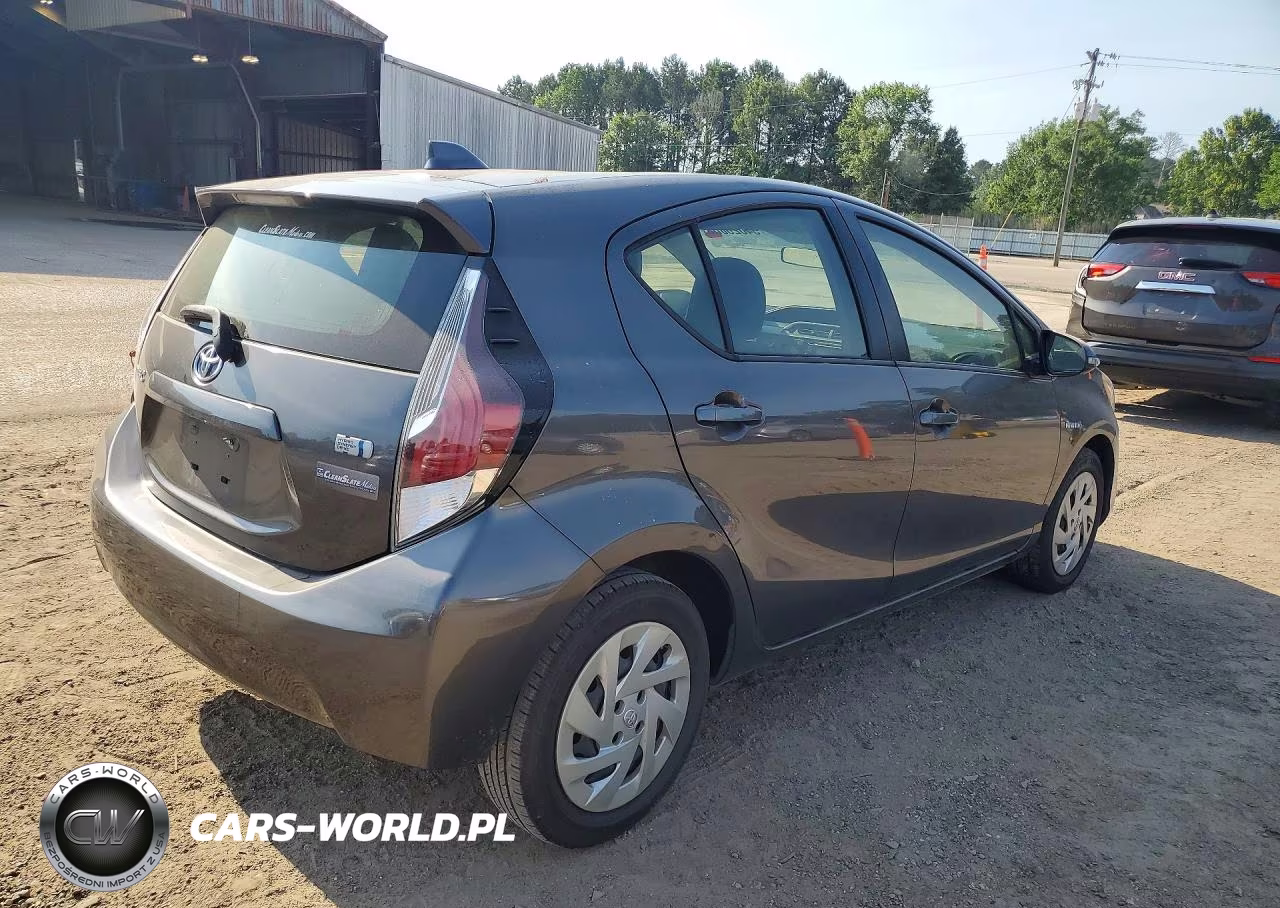 2016 Toyota Prius C Two VIN:JTDKDTB36G1590649 - 3