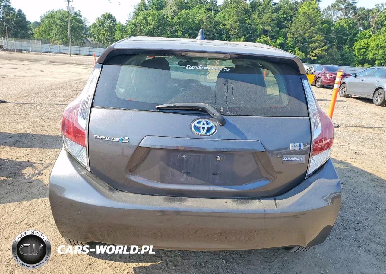 2016 Toyota Prius C Two VIN:JTDKDTB36G1590649 - 6