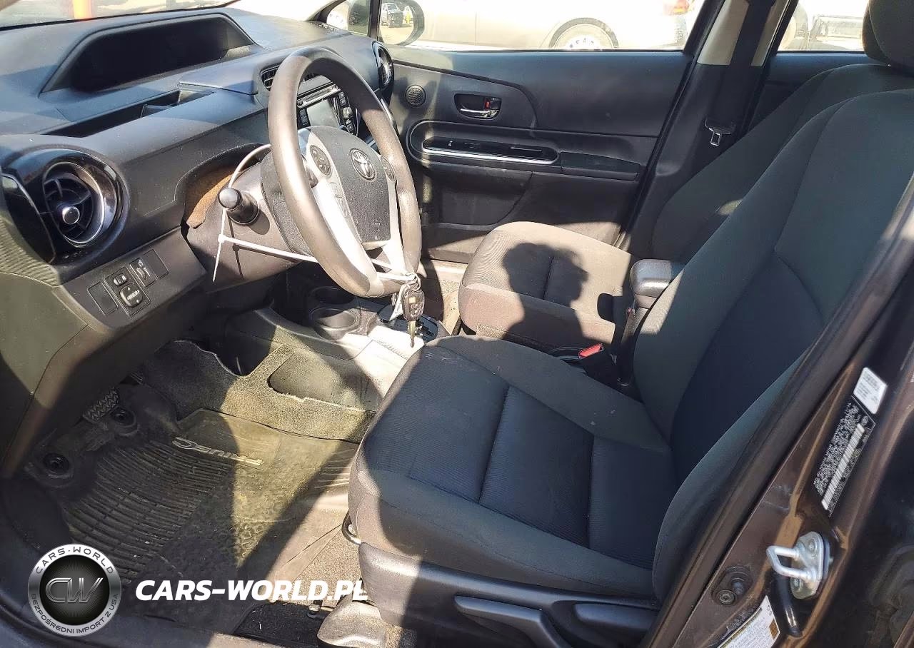 2016 Toyota Prius C Two VIN:JTDKDTB36G1590649 - 7