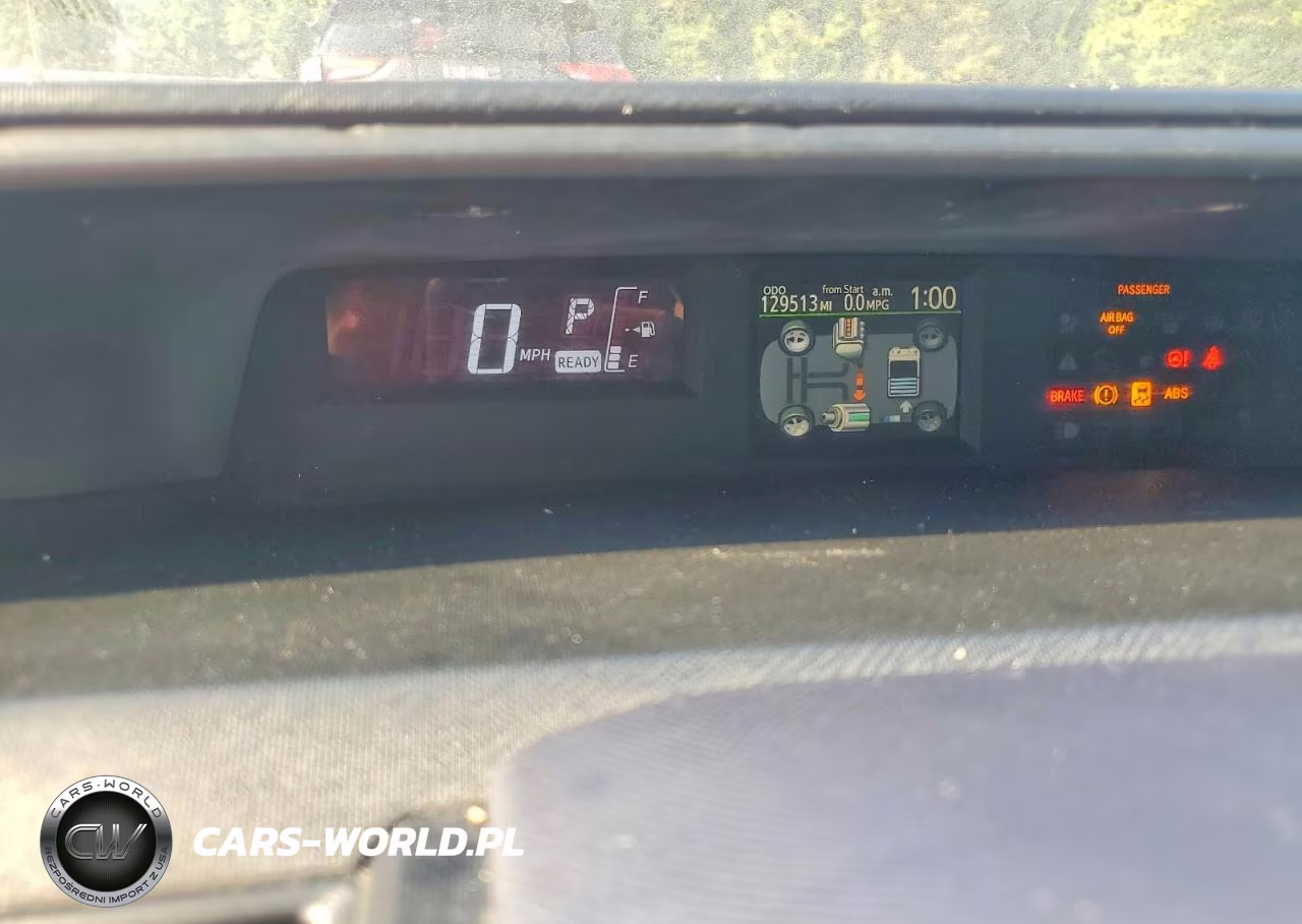 2016 Toyota Prius C Two VIN:JTDKDTB36G1590649 - 9