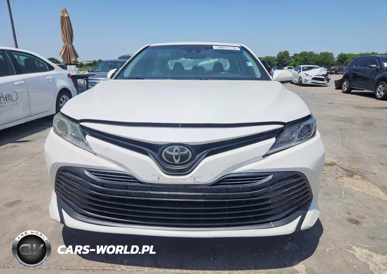 2018 Toyota Camry Le VIN:4T1B11HK1JU070761 - 5