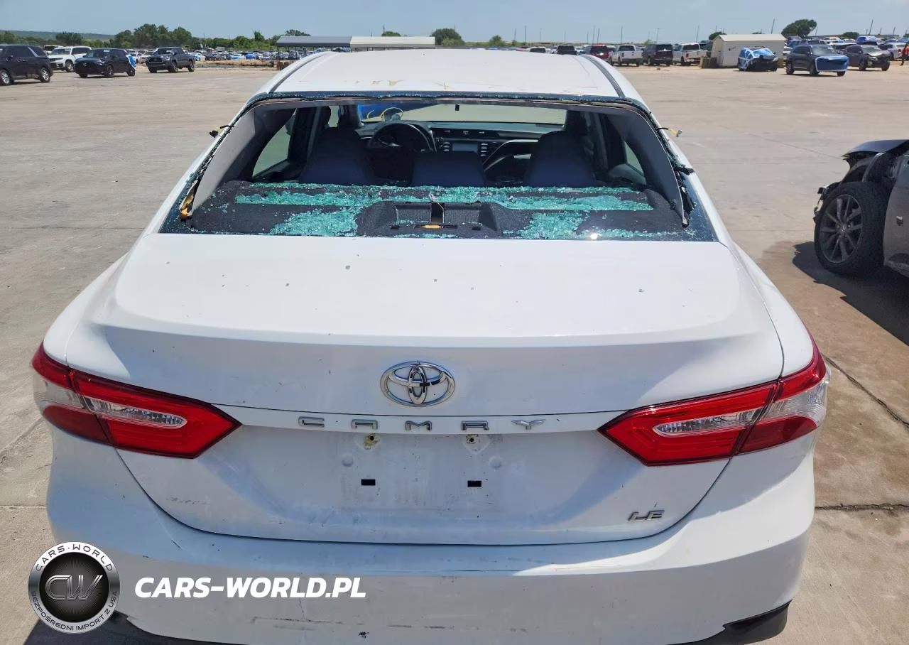 2018 Toyota Camry Le VIN:4T1B11HK1JU070761 - 6