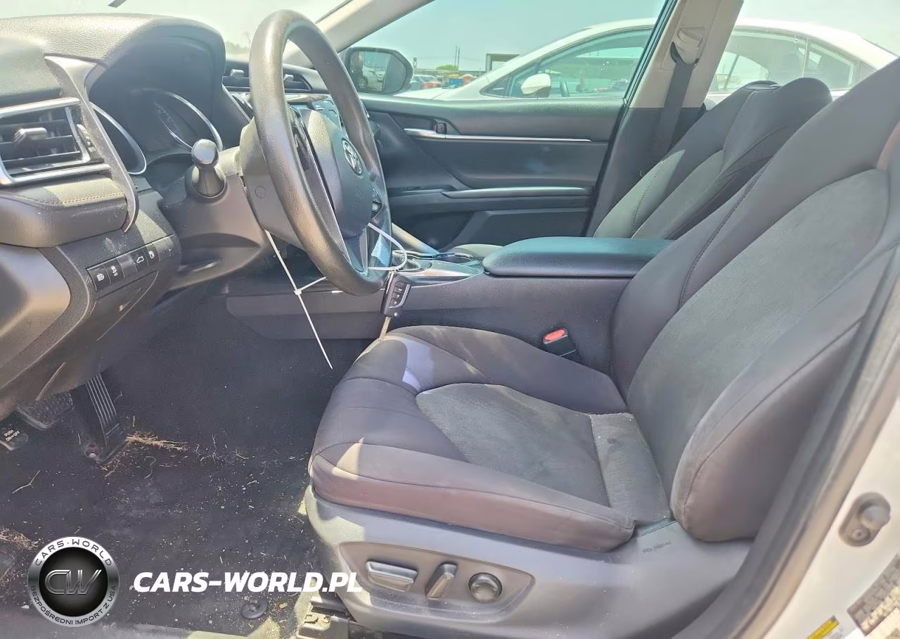 2018 Toyota Camry Le VIN:4T1B11HK1JU070761 - 7