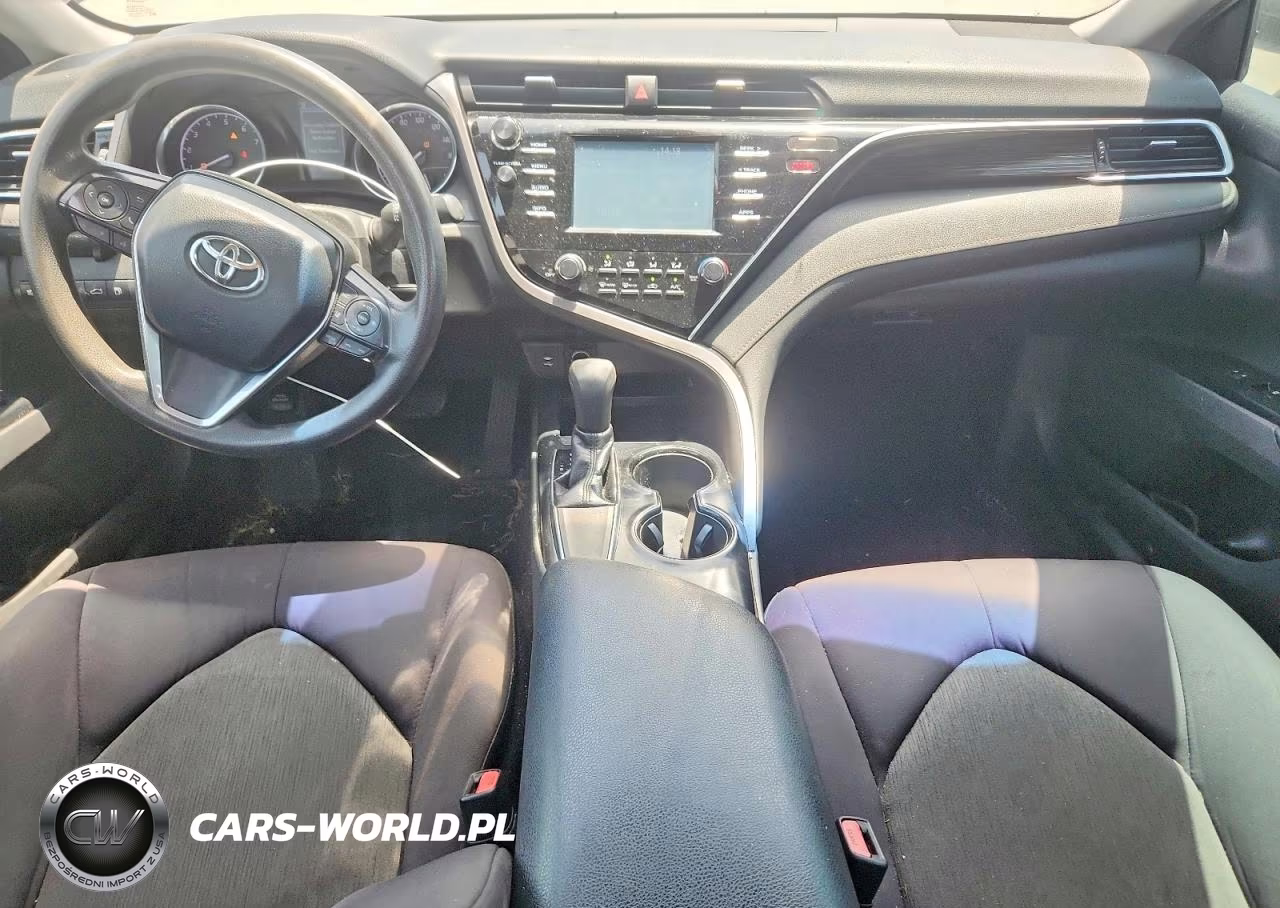 2018 Toyota Camry Le VIN:4T1B11HK1JU070761 - 8