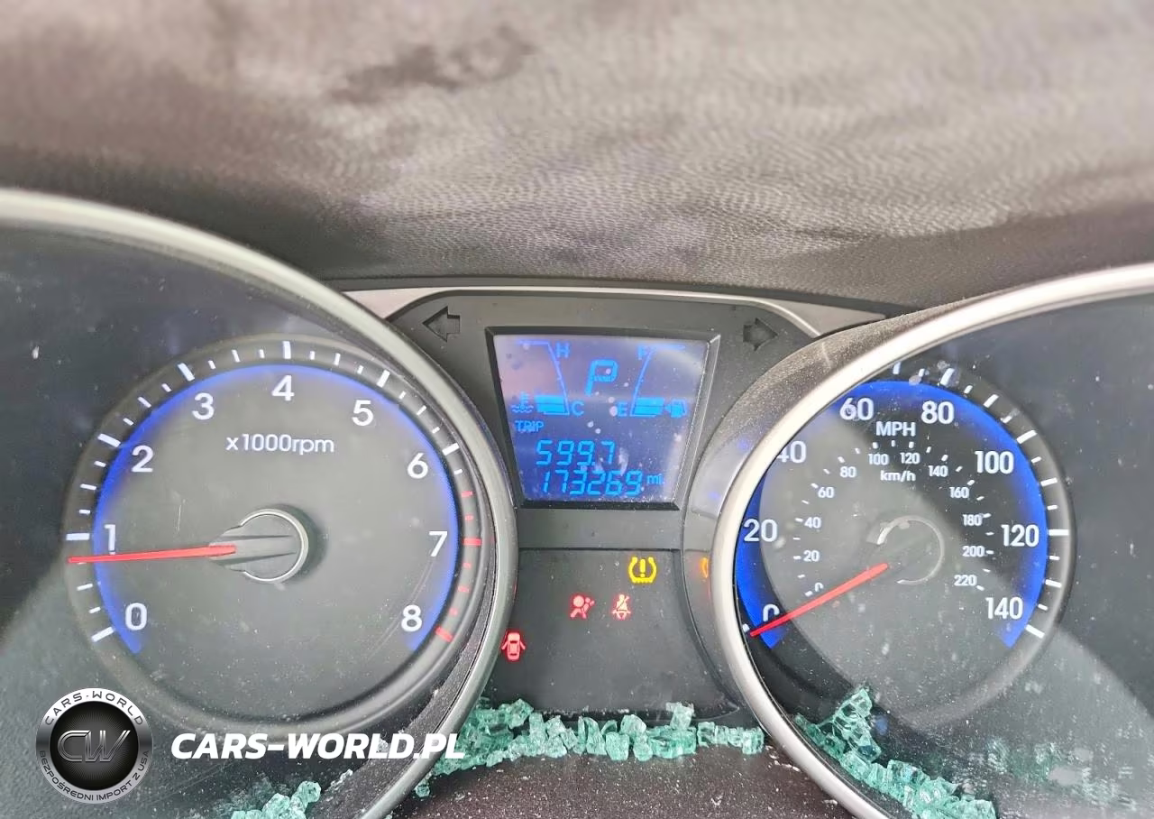 2012 Hyundai Tuscan VIN:KM8JU3AC8CU344638 - 9