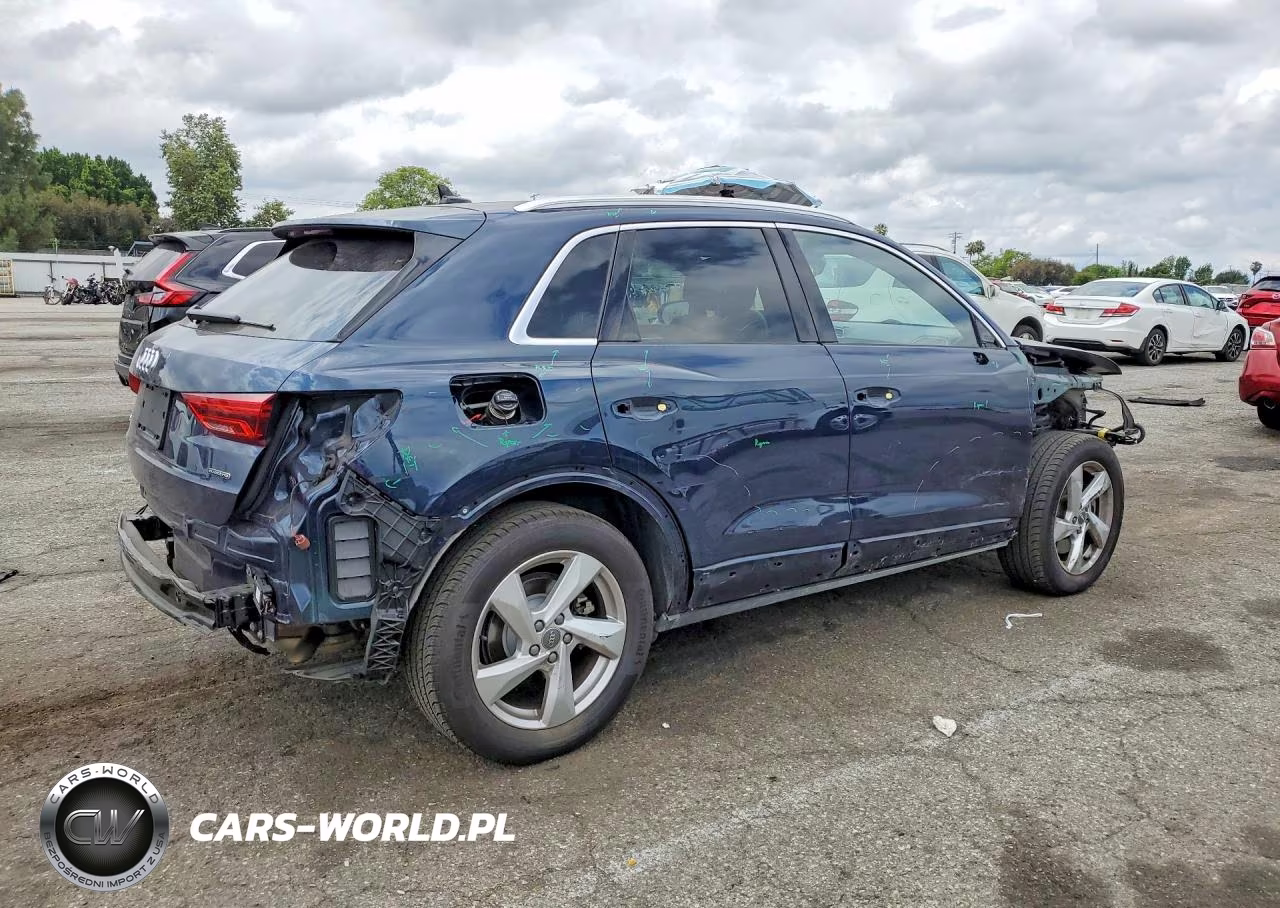 2020 Audi Q3 Premium VIN:WA1AECF3XL1028034 - 3