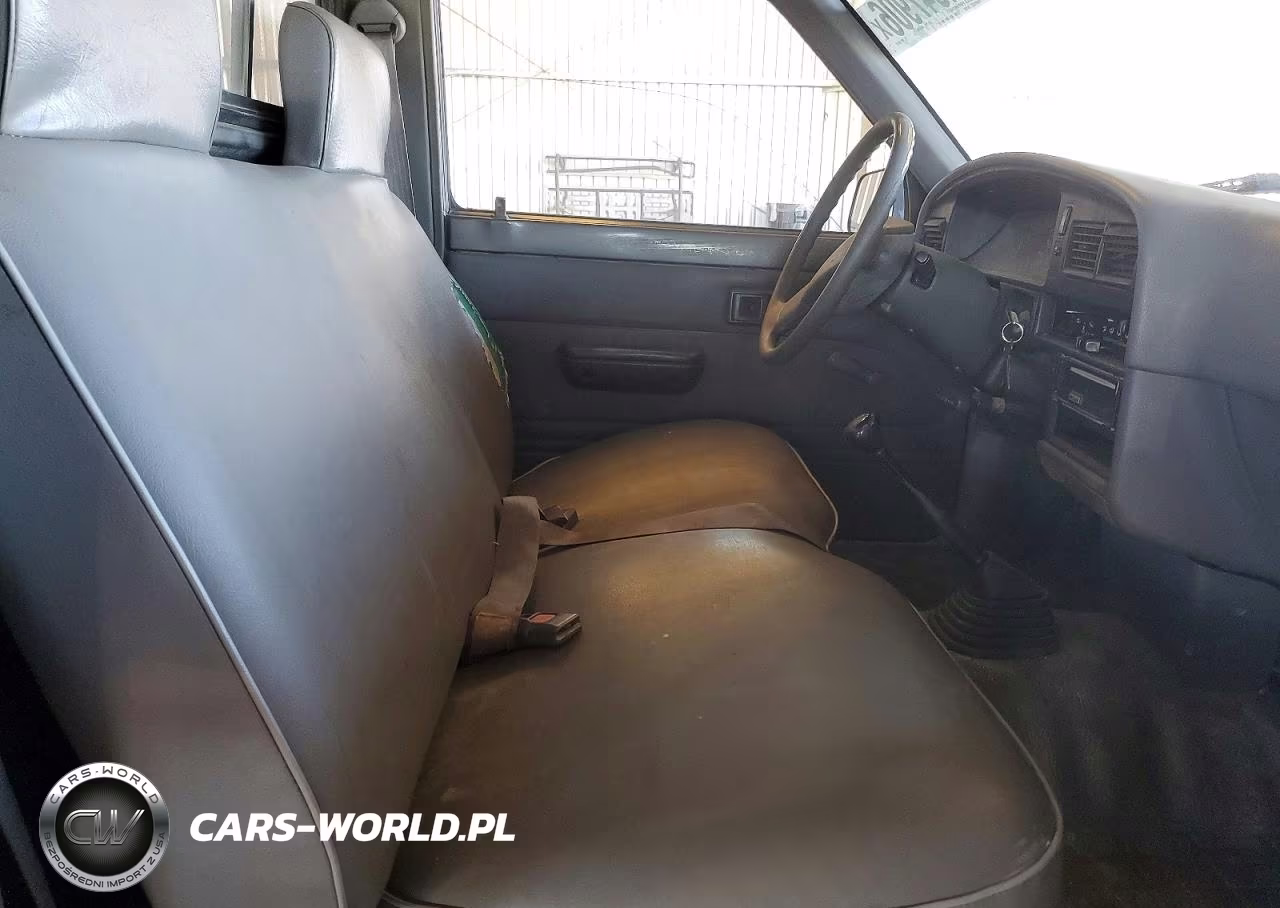 1989 Toyota Pickup Deluxe VIN:JT4RN81P2K0032812 - 10