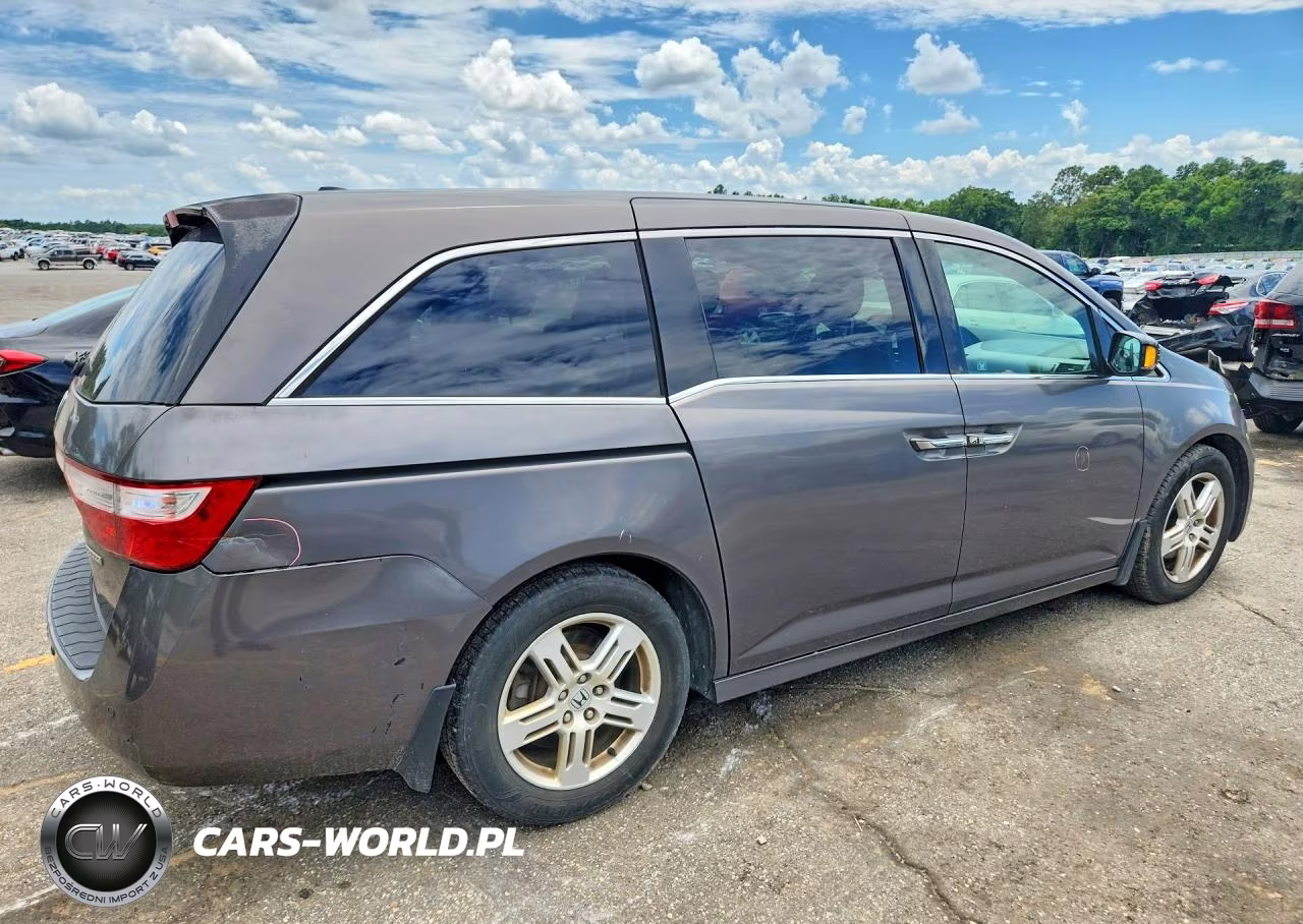 2012 Honda Odyssey Touring VIN:5FNRL5H90CB134835 - 3