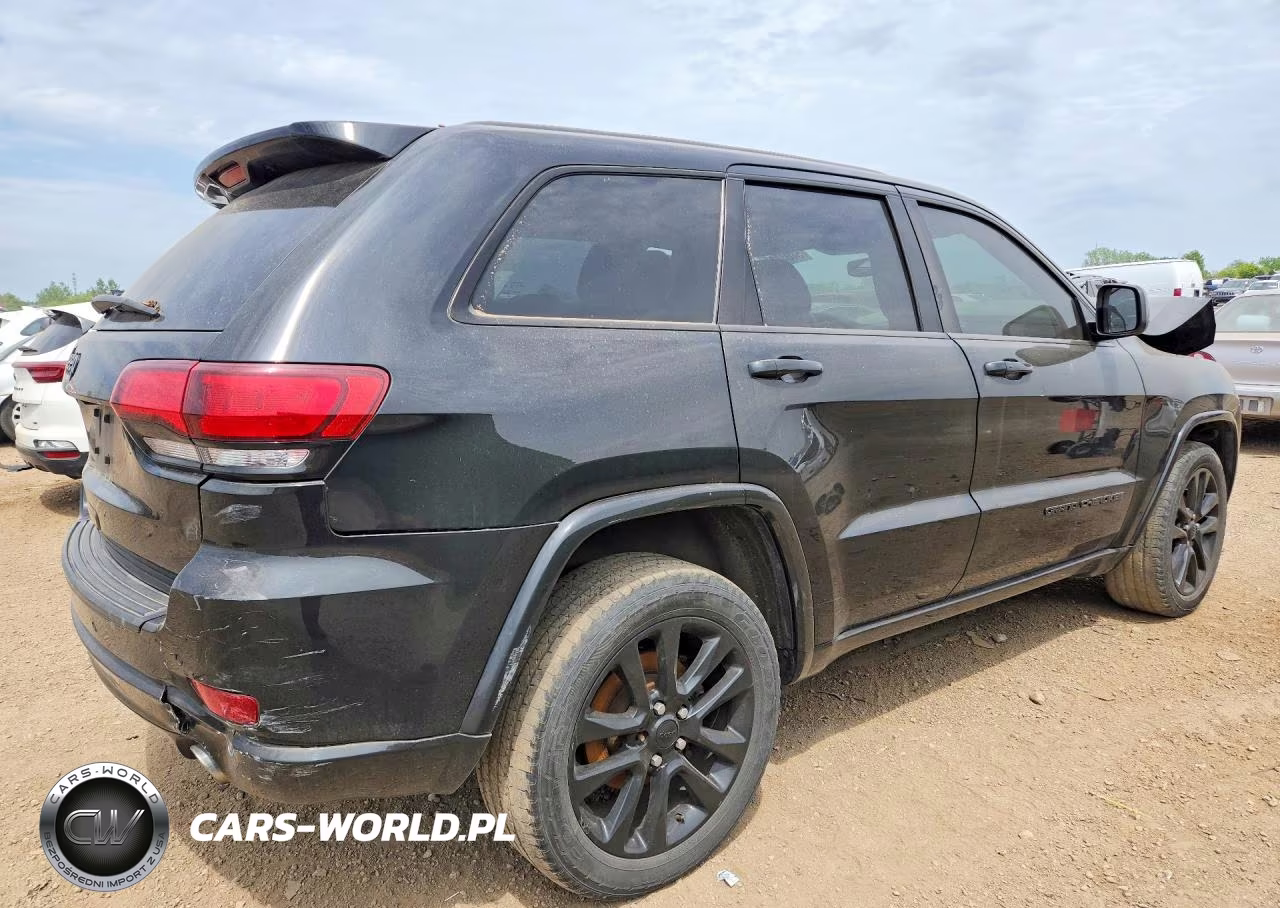 2018 Jeep Grand Cherokee Laredo VIN:1C4RJFAG2JC500373 - 3