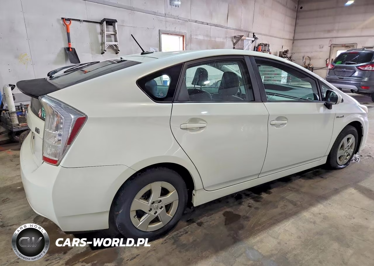 2011 Toyota Prius Two VIN:JTDKN3DUXB0269022 - 3