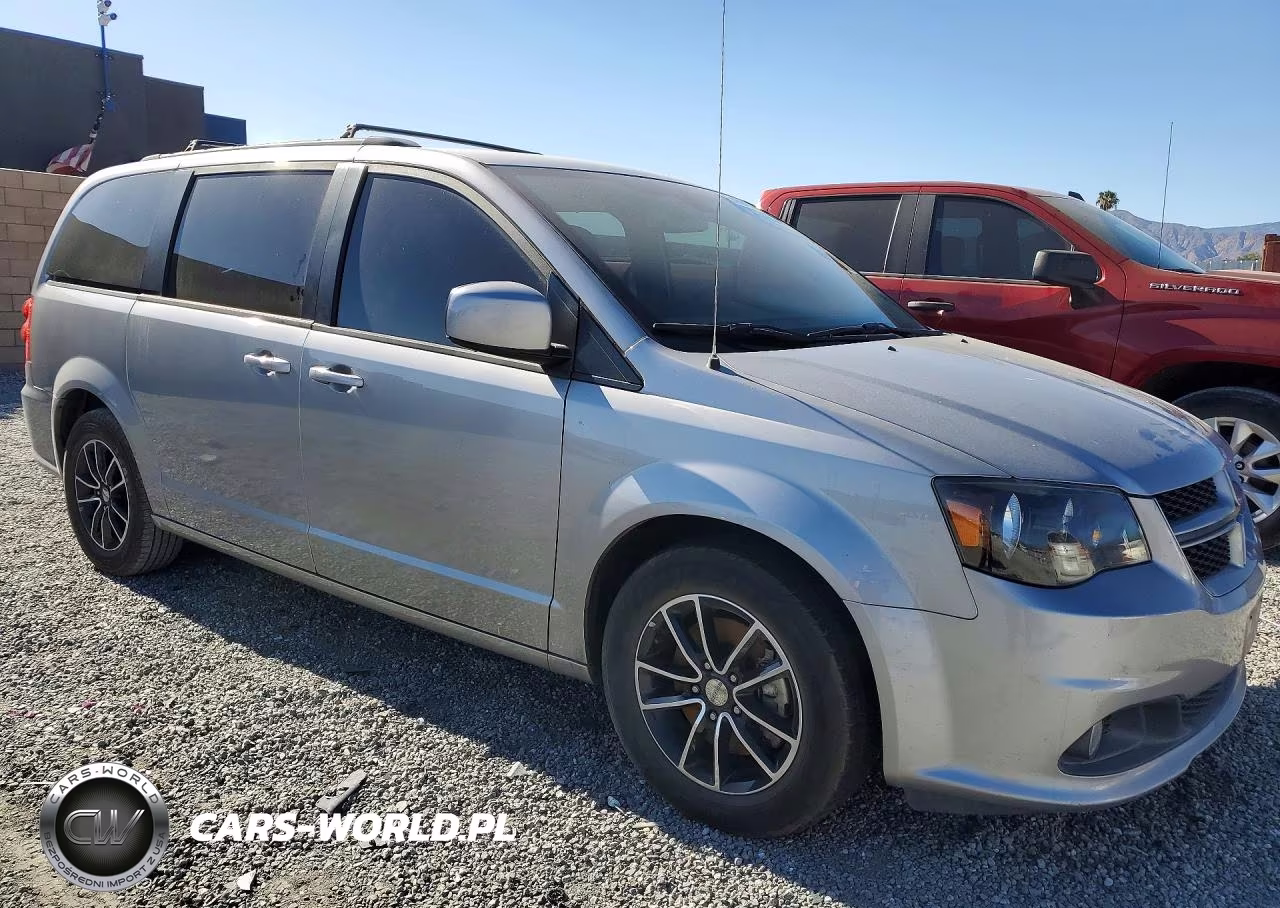 2018 Dodge Grand Caravan Gt VIN:2C4RDGEG0JR282979 - 4