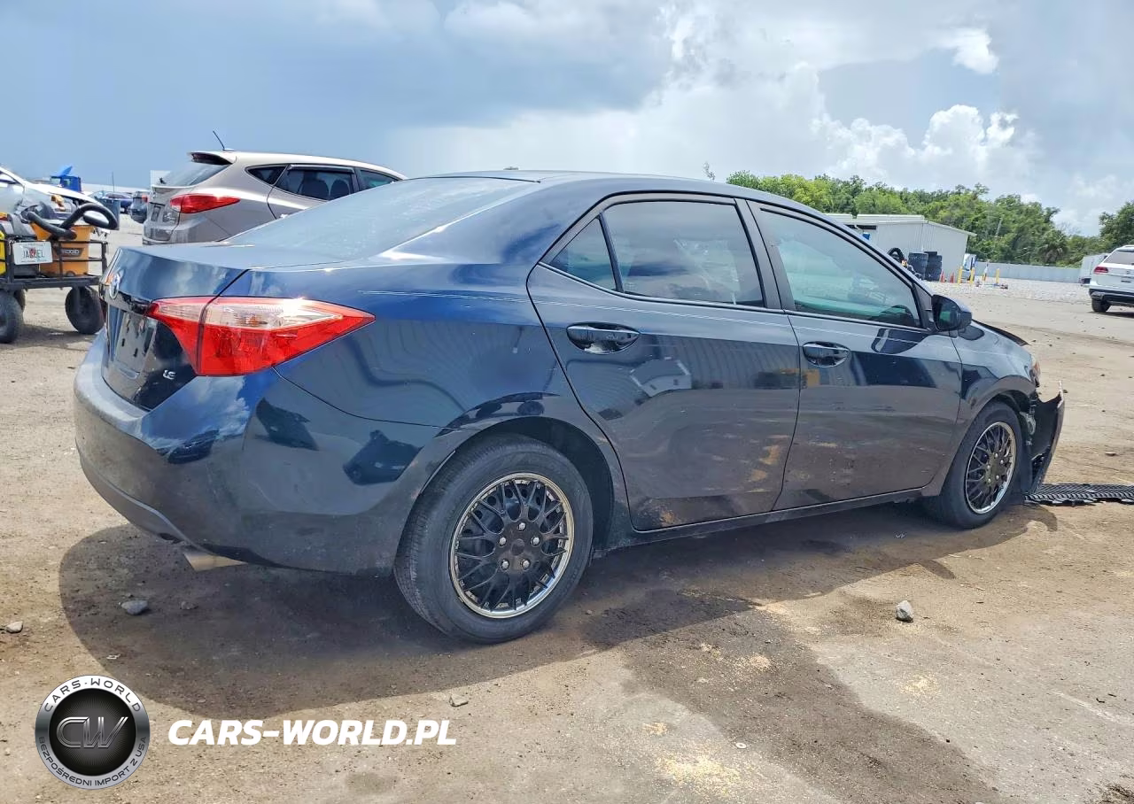 2019 Toyota Corolla Le VIN:2T1BURHE8KC163764 - 3