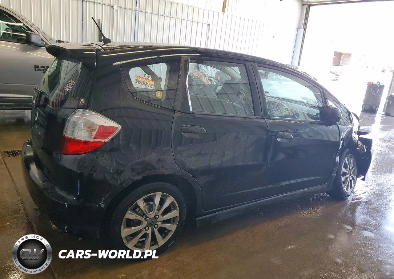 2013 Honda Fit Sport VIN:JHMGE8H59DC049277 - 3