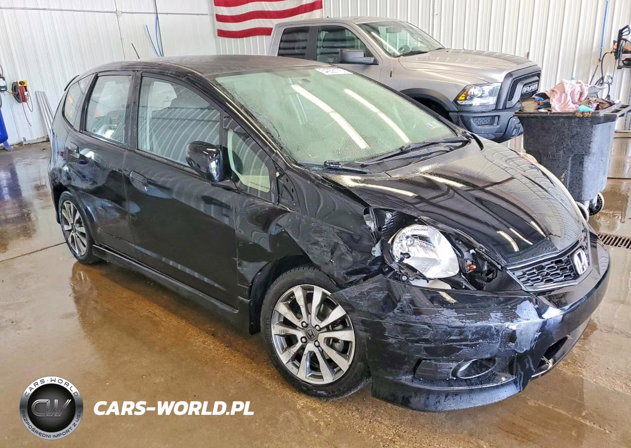 2013 Honda Fit Sport VIN:JHMGE8H59DC049277 - 4