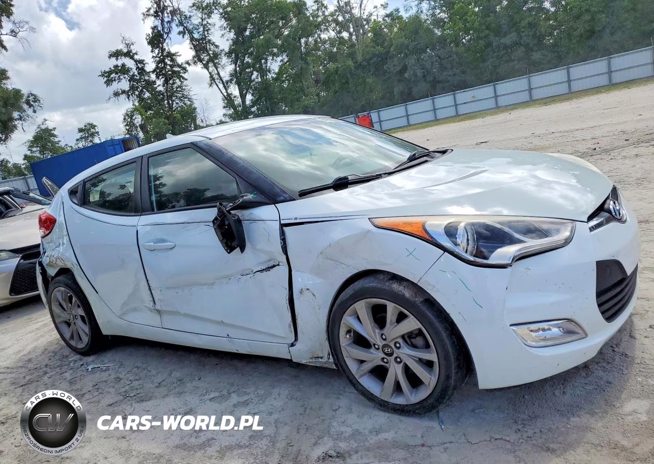 2017 Hyundai Veloster Base VIN:KMHTC6AD0HU308522 - 4