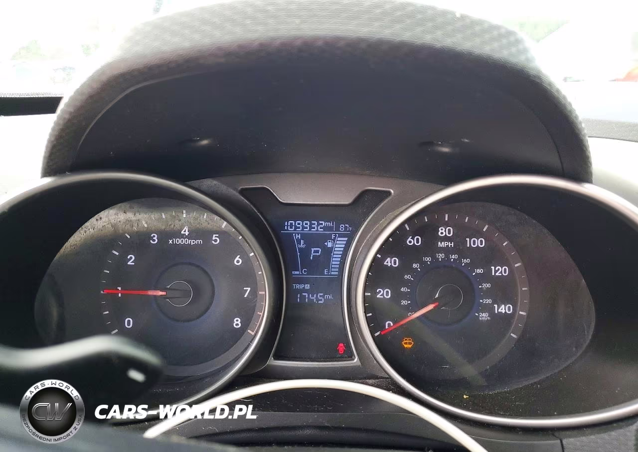 2017 Hyundai Veloster Base VIN:KMHTC6AD0HU308522 - 9