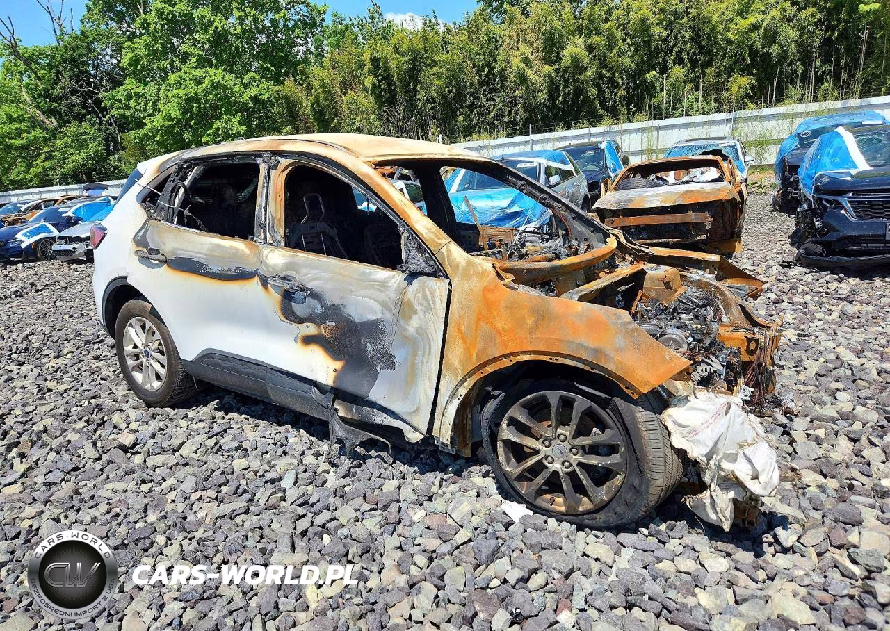 2021 Ford Escape Se VIN:1FMCU9G68MUA67357 - 4