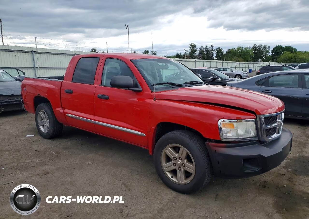 2011 Dodge Dakota Laramie VIN:1D7RW5GP0BS589568 - 4