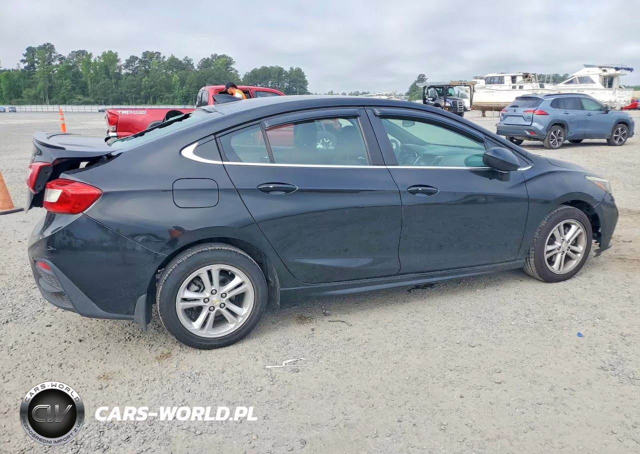 2018 Chevrolet Cruze Lt VIN:1G1BE5SM0J7142552 - 3