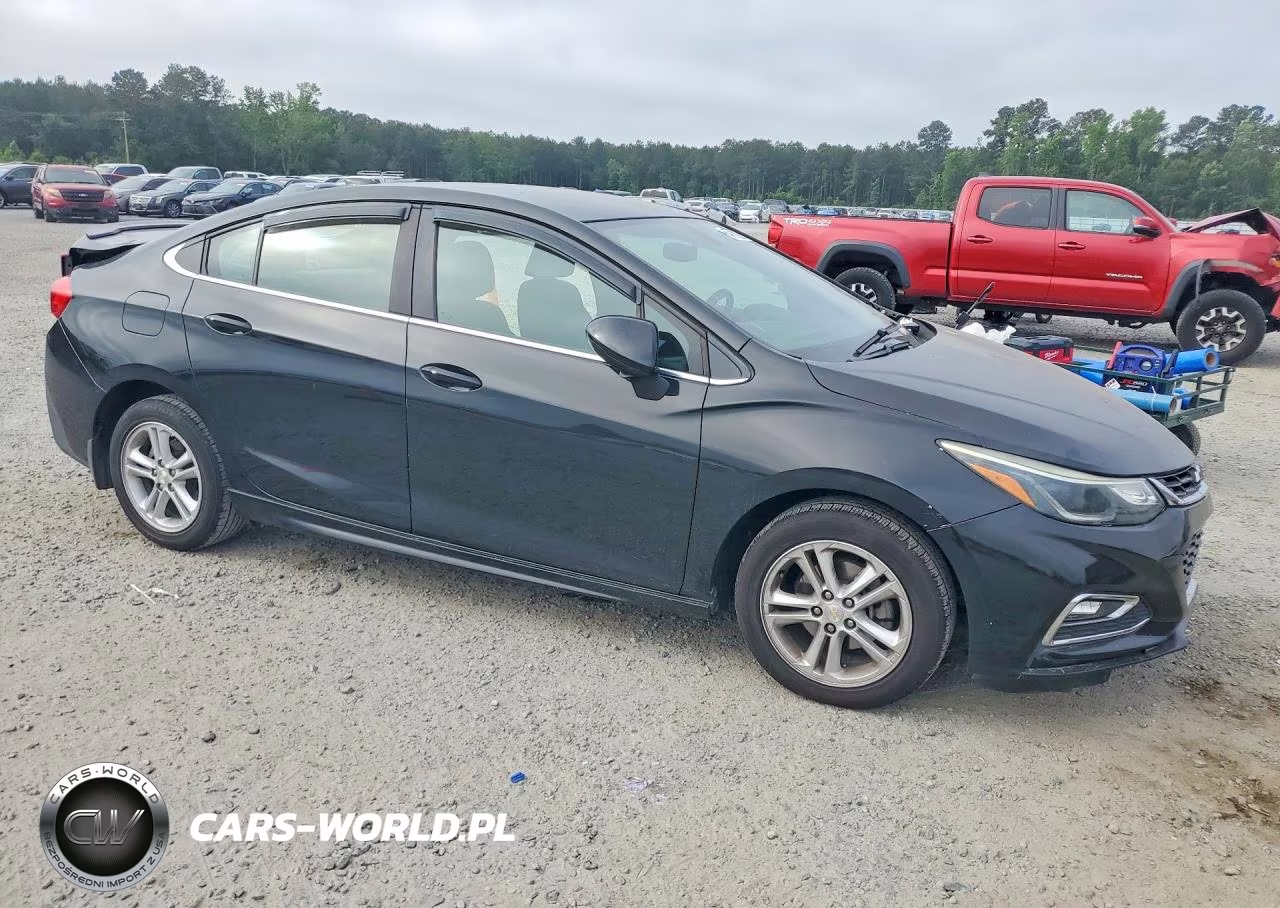 2018 Chevrolet Cruze Lt VIN:1G1BE5SM0J7142552 - 4