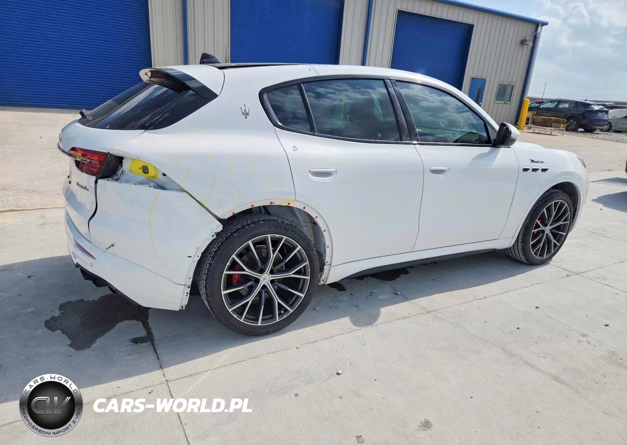 2023 Maserati Grecale Modena VIN:ZN682AVM0P7427399 - 3