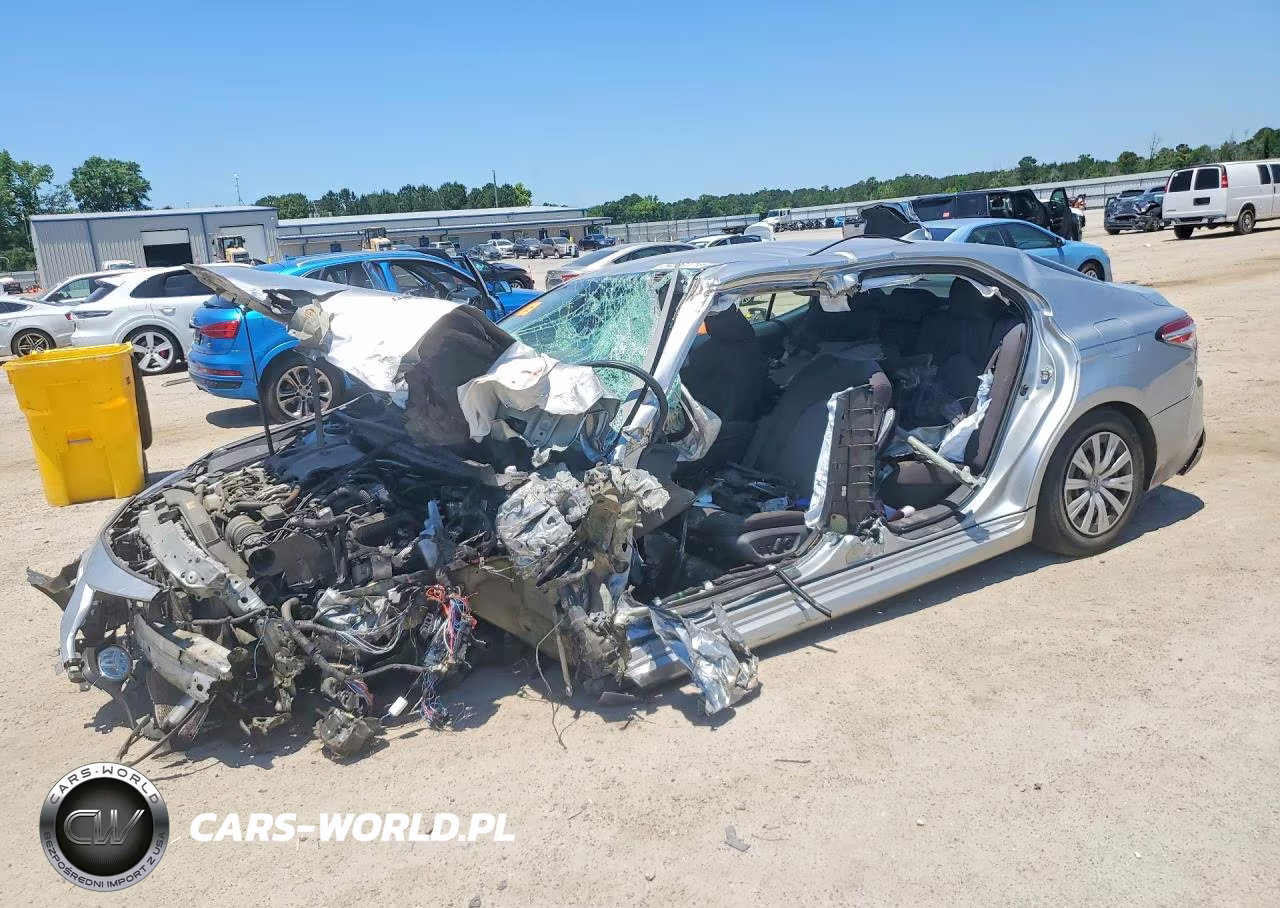 2020 Toyota Camry Le – zdjęcie 1 z 12