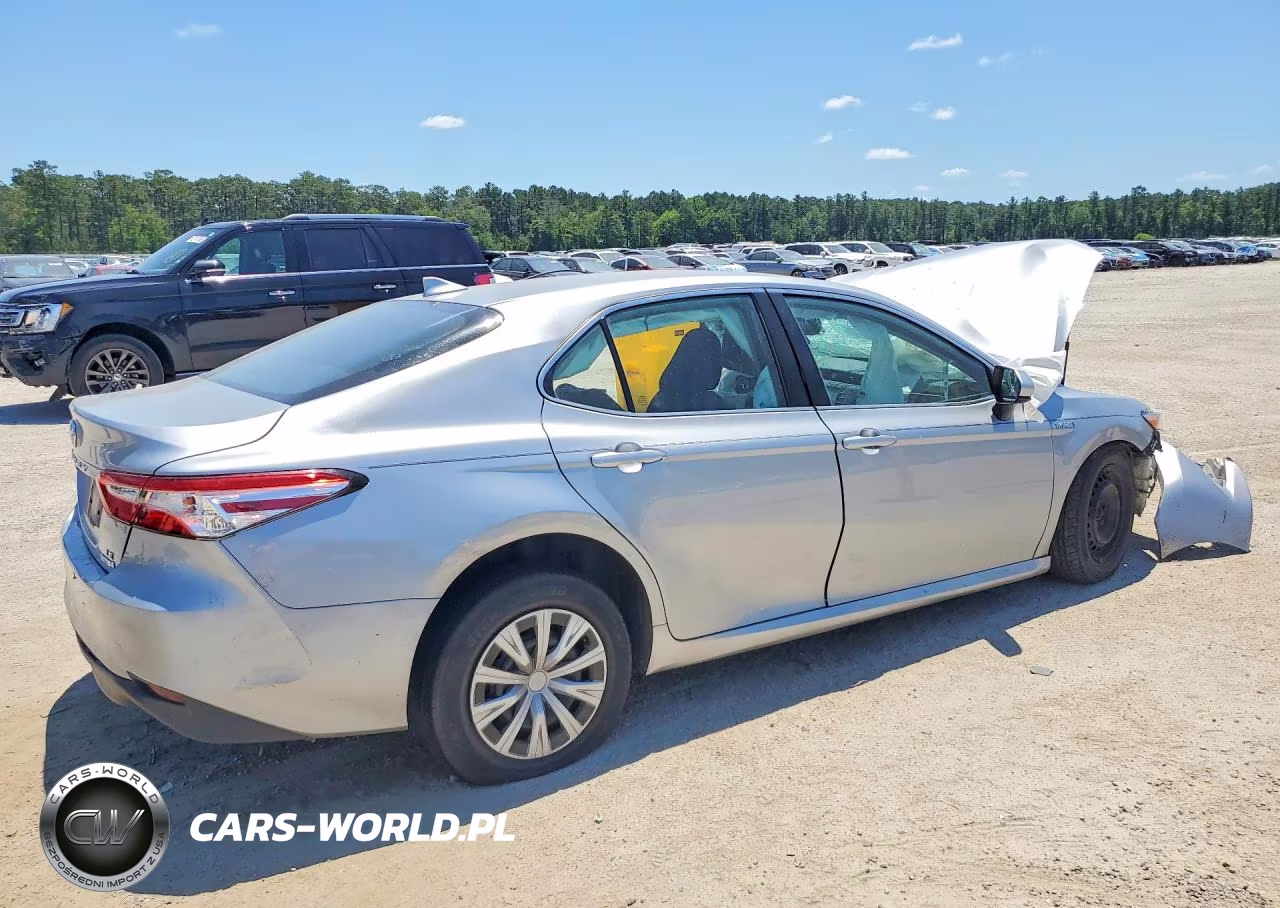 2020 Toyota Camry Le VIN:4T1C31AK7LU019664 - 3