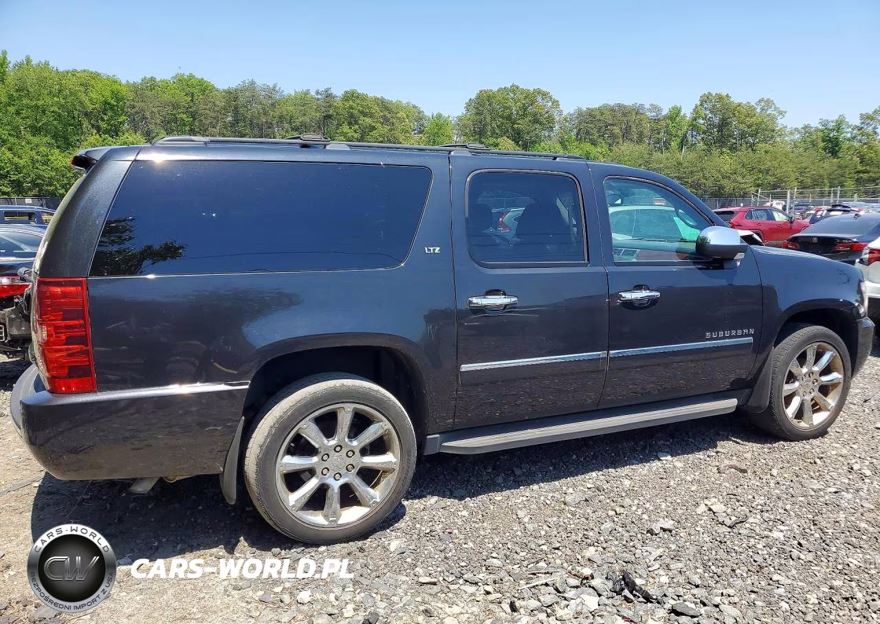 2012 Chevrolet Suburban VIN:1GNSKKE79CR276107 - 3