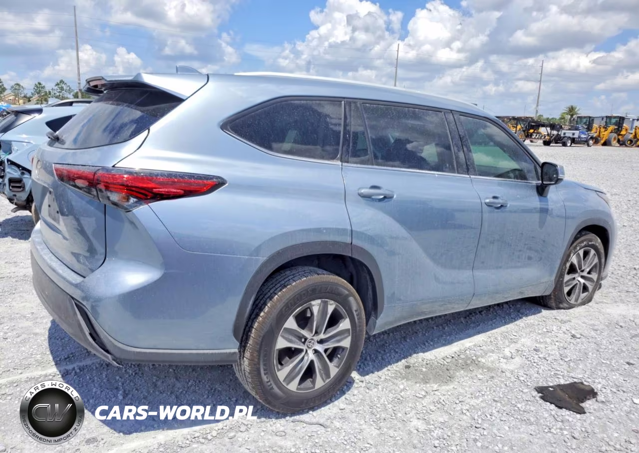 2022 Toyota Highlander Xle VIN:5TDGZRAH3NS115144 - 3