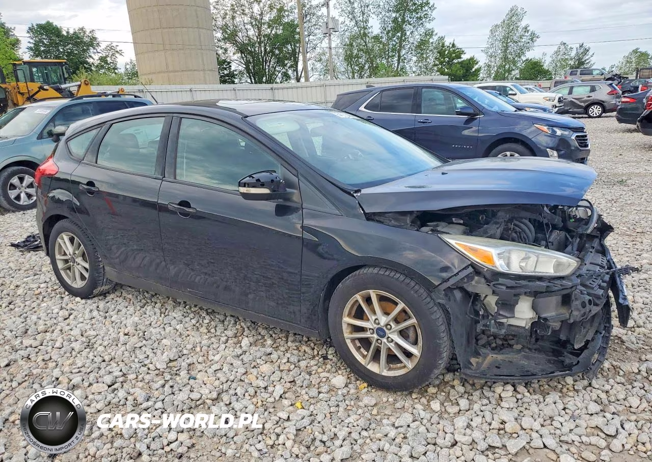 2016 Ford Focus Se VIN:1FADP3K27GL297974 - 4