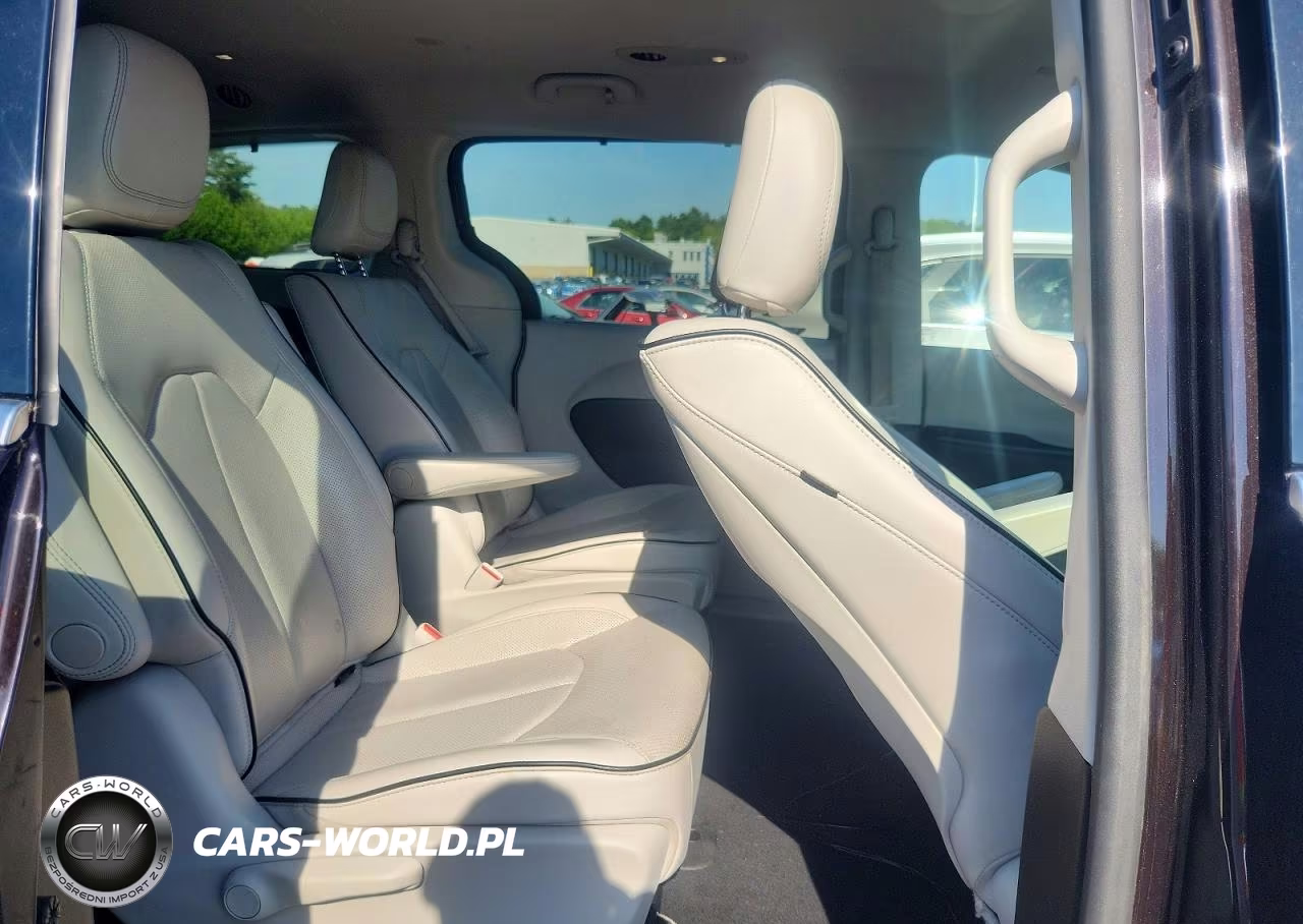 2019 Chrysler Pacifica Hybrid Limited VIN:2C4RC1N7XKR668746 - 11