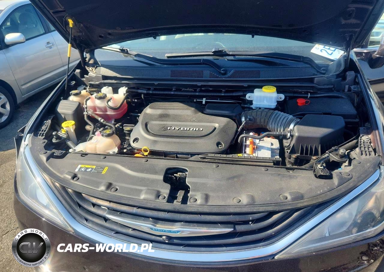 2019 Chrysler Pacifica Hybrid Limited VIN:2C4RC1N7XKR668746 - 12