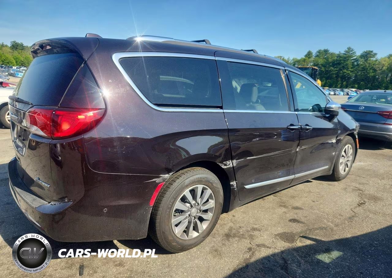 2019 Chrysler Pacifica Hybrid Limited VIN:2C4RC1N7XKR668746 - 3