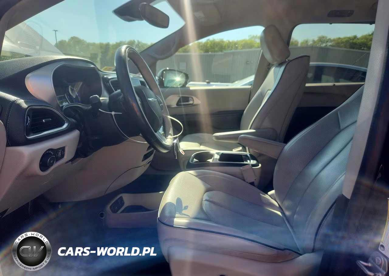 2019 Chrysler Pacifica Hybrid Limited VIN:2C4RC1N7XKR668746 - 7